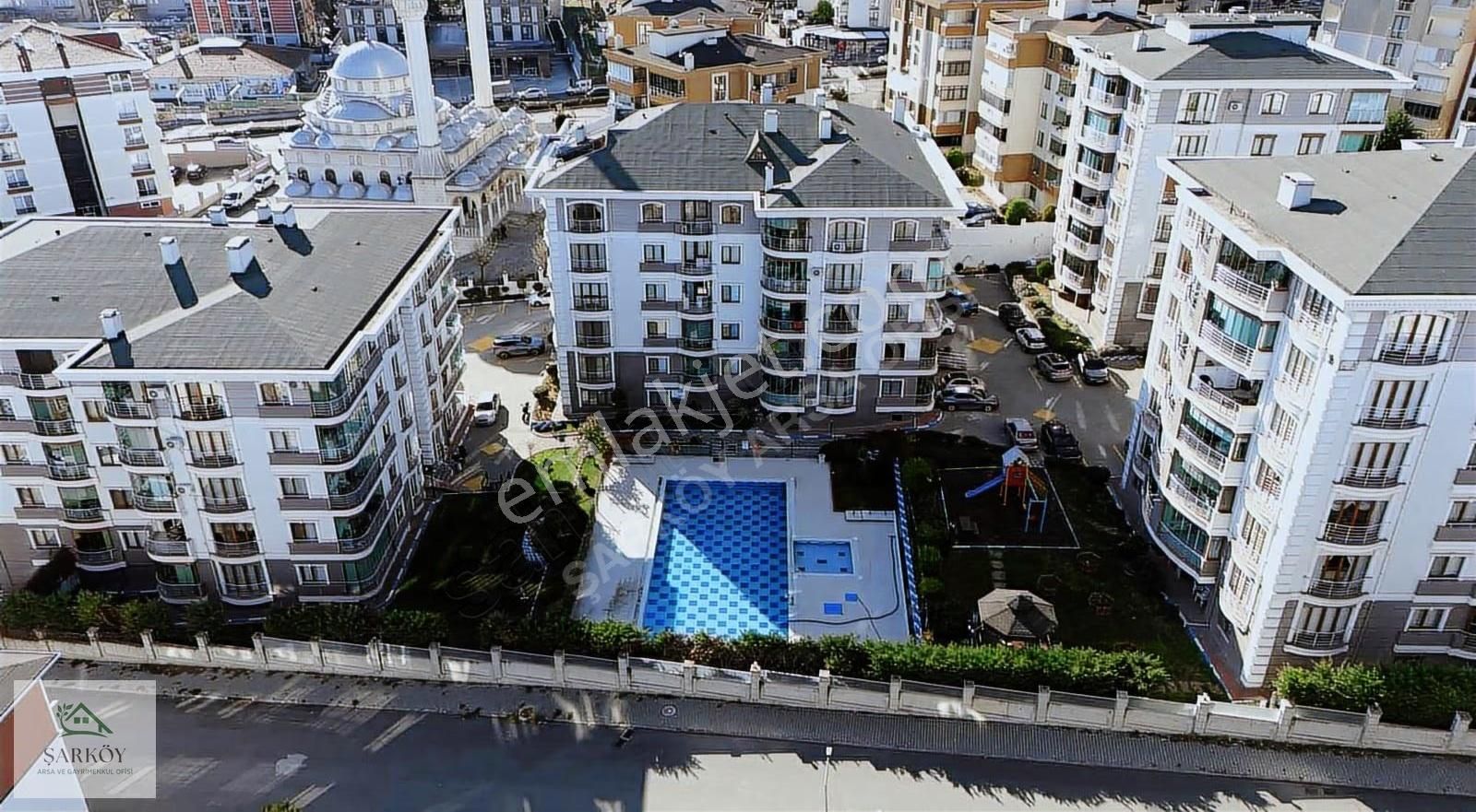 Hürriyet Mahallesi'nde Havuzlu Büyük 3+1 Prestijli Sitede!