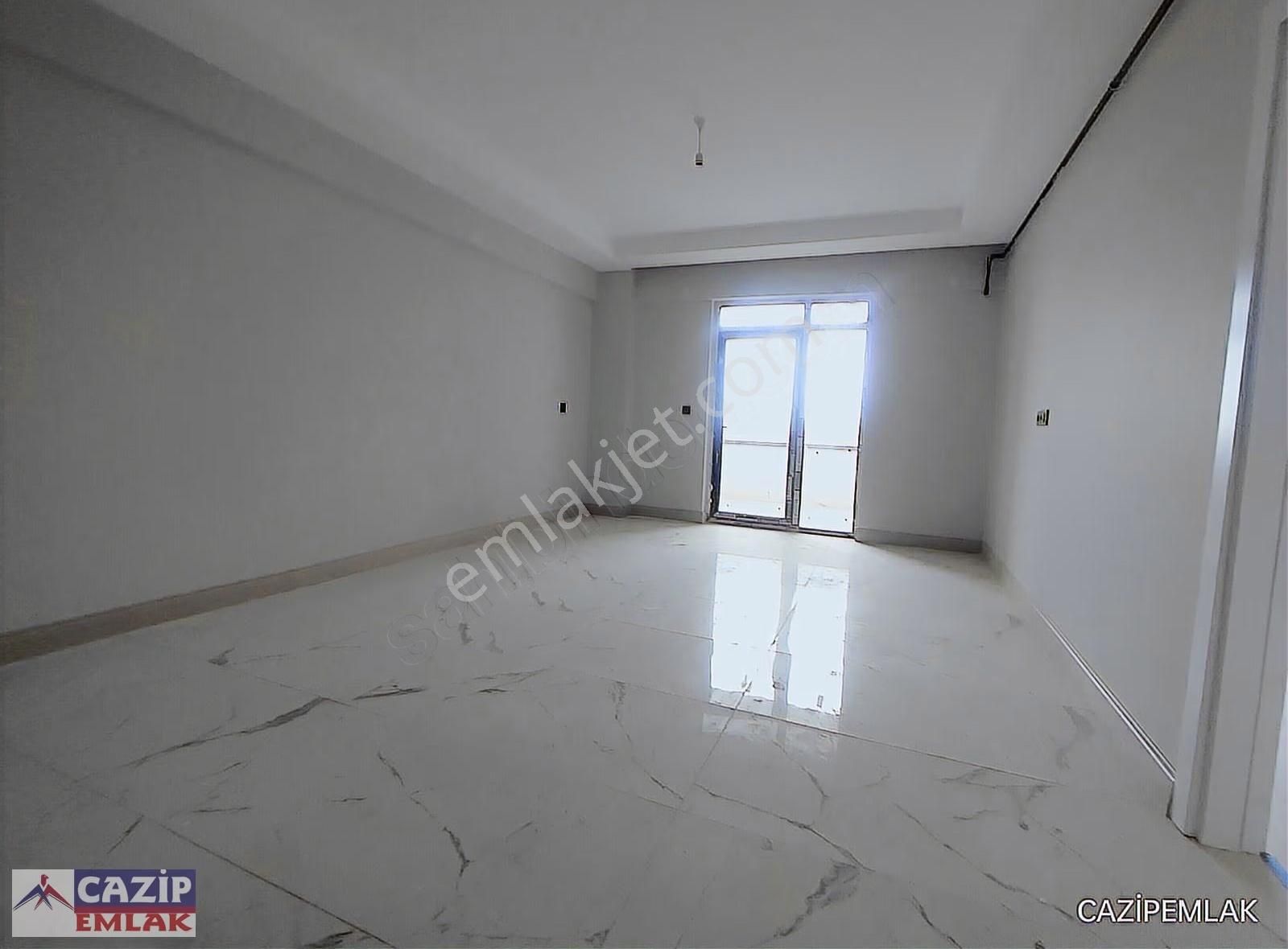 Cazip'ten Karaman Yolu Üzerinde Geniş Oturumlu Ayrı Mutfak 1+1