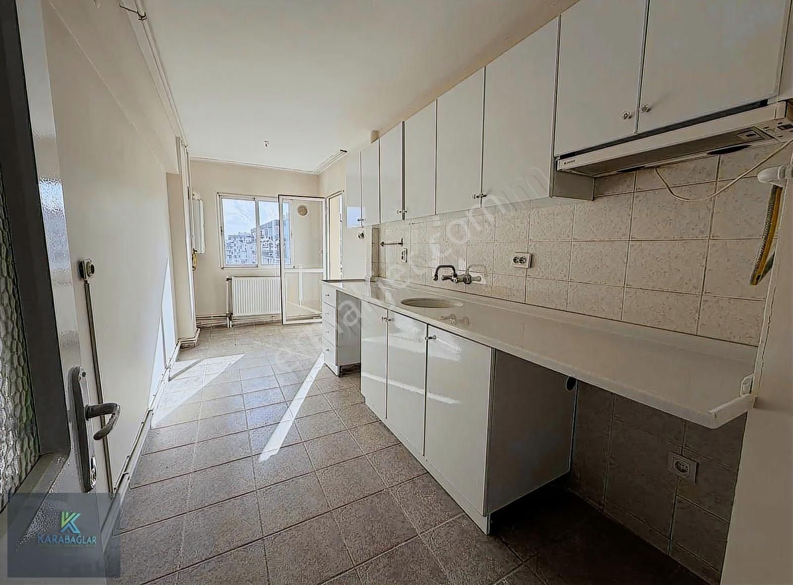 Karşıyaka Emniyet Müd.karşısı 3+1 Arakat Dgazlı 130m2