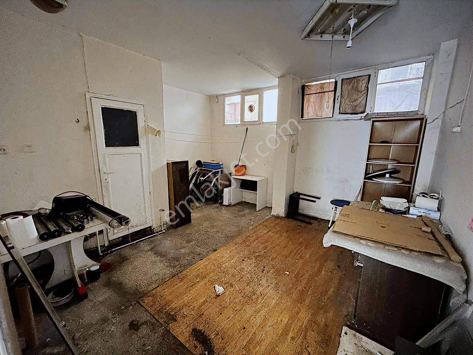 Celal Bayar Caddesi Alt Sokağında Kiralık Dükkan - Görsel 3