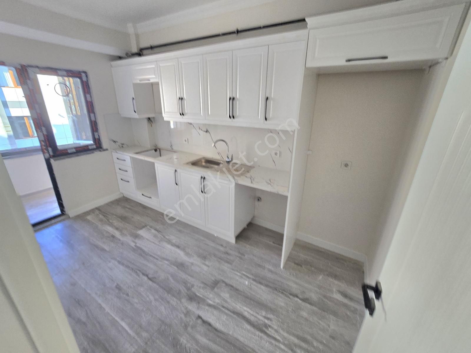 Pusula İnş.tan Ugurmumcu Mah Cadeye Yakın 125m2 3+1 3kat Daire - Görsel 13