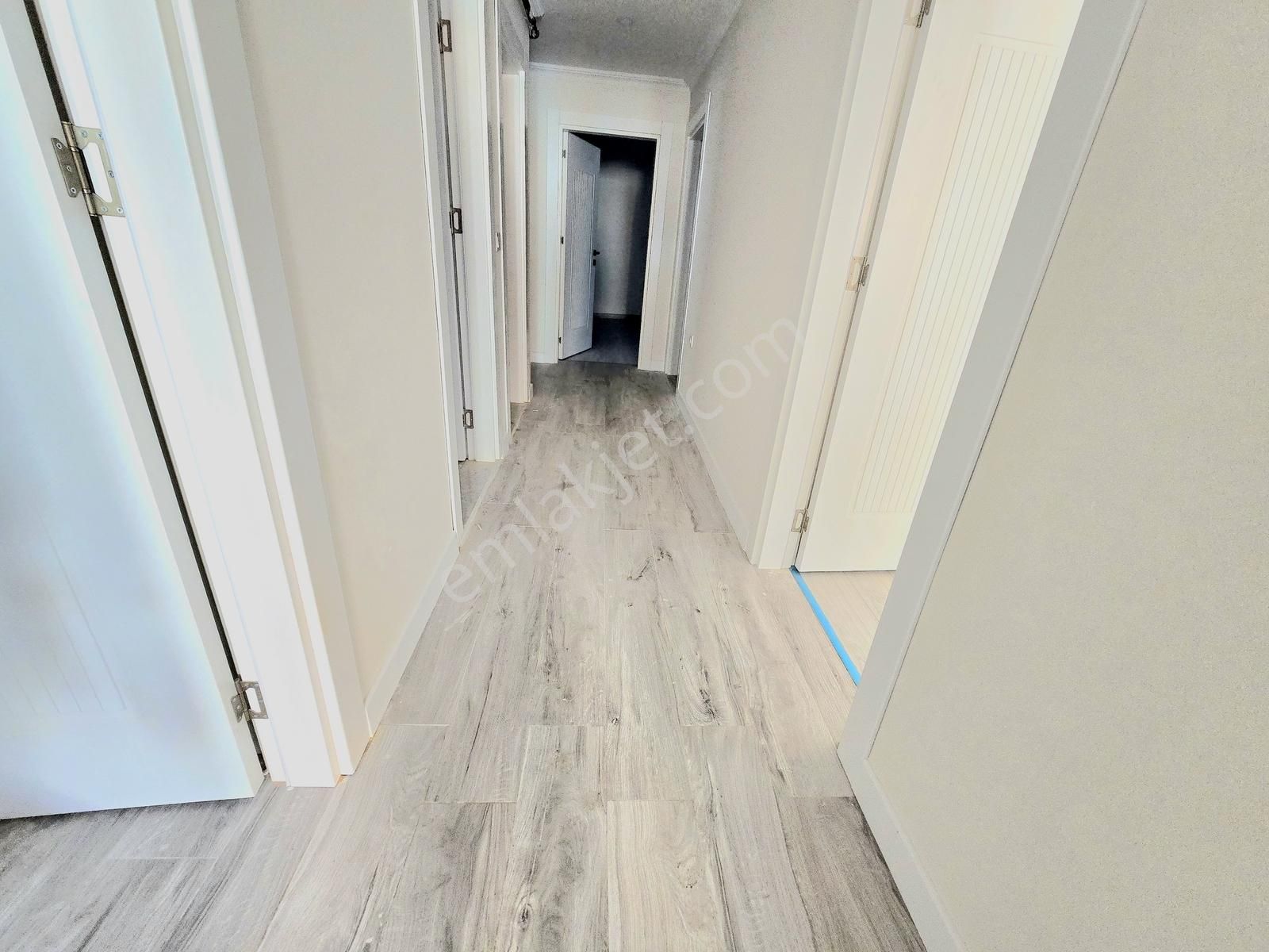 Pusula İnş.tan Ugurmumcu Mah Cadeye Yakın 125m2 3+1 3kat Daire - Görsel 3