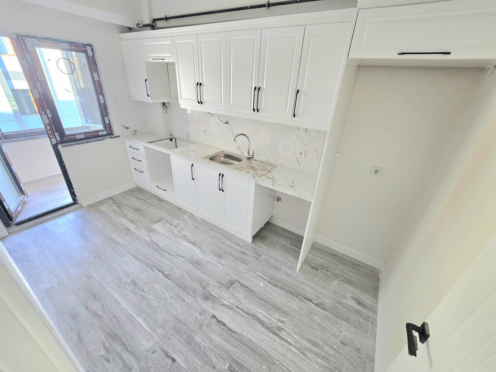 Pusula İnş.tan Ugurmumcu Mah Cadeye Yakın 125m2 3+1 3kat Daire - Görsel 17