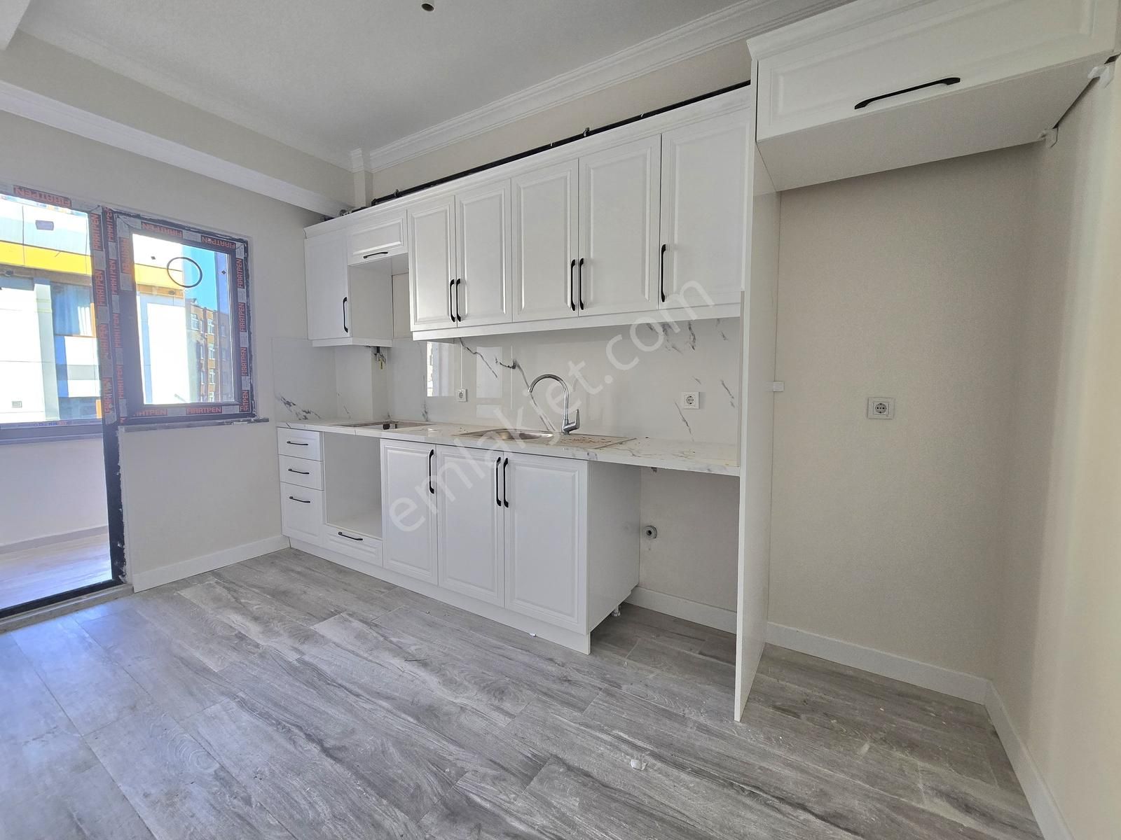 Pusula İnş.tan Ugurmumcu Mah Cadeye Yakın 125m2 3+1 3kat Daire