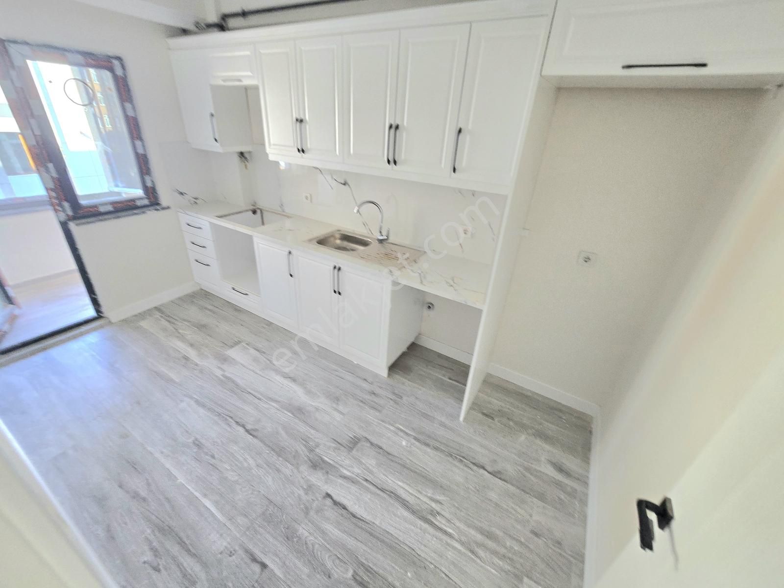 Pusula İnş.tan Ugurmumcu Mah Cadeye Yakın 125m2 3+1 3kat Daire - Görsel 2