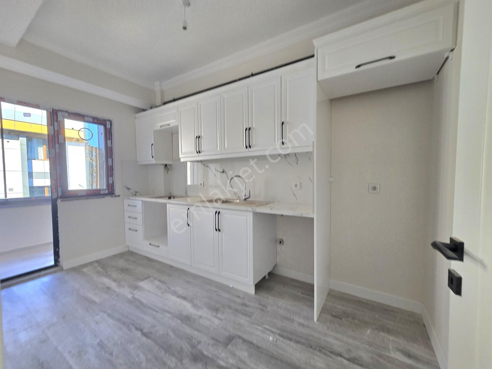 Pusula İnş.tan Ugurmumcu Mah Cadeye Yakın 125m2 3+1 3kat Daire - Görsel 12