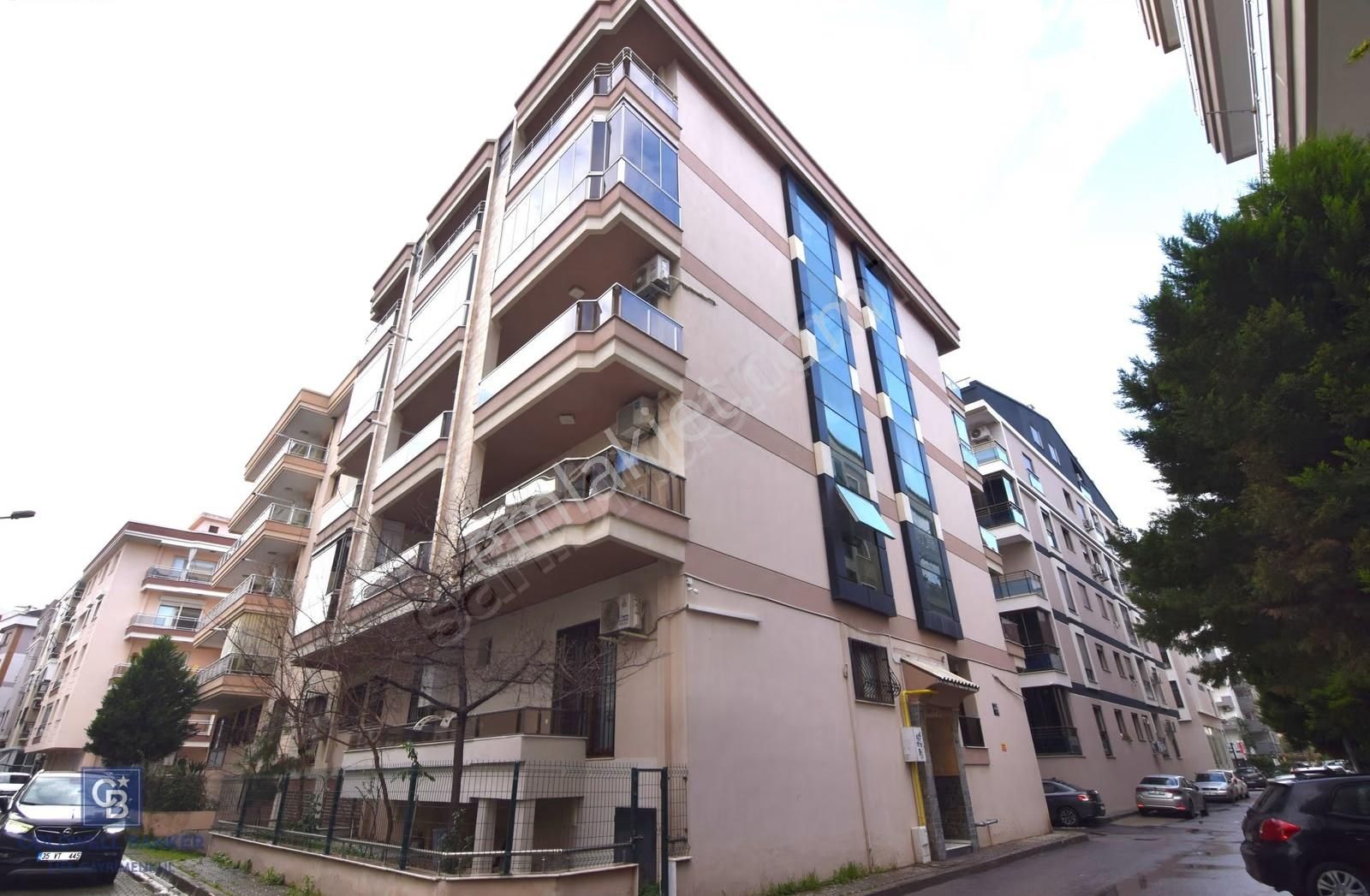 Karşıyaka Fikri Altay Da Satılık Geniş 3+1 Daire