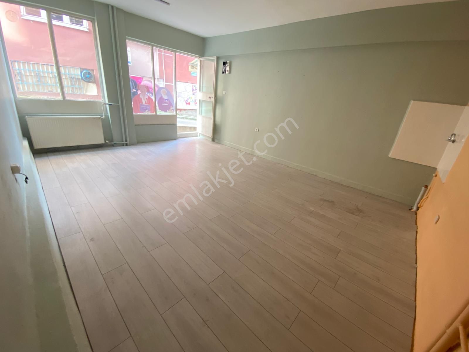 Osmangazi Muradiye' Merkezi Konumda Kiralık Dükkan