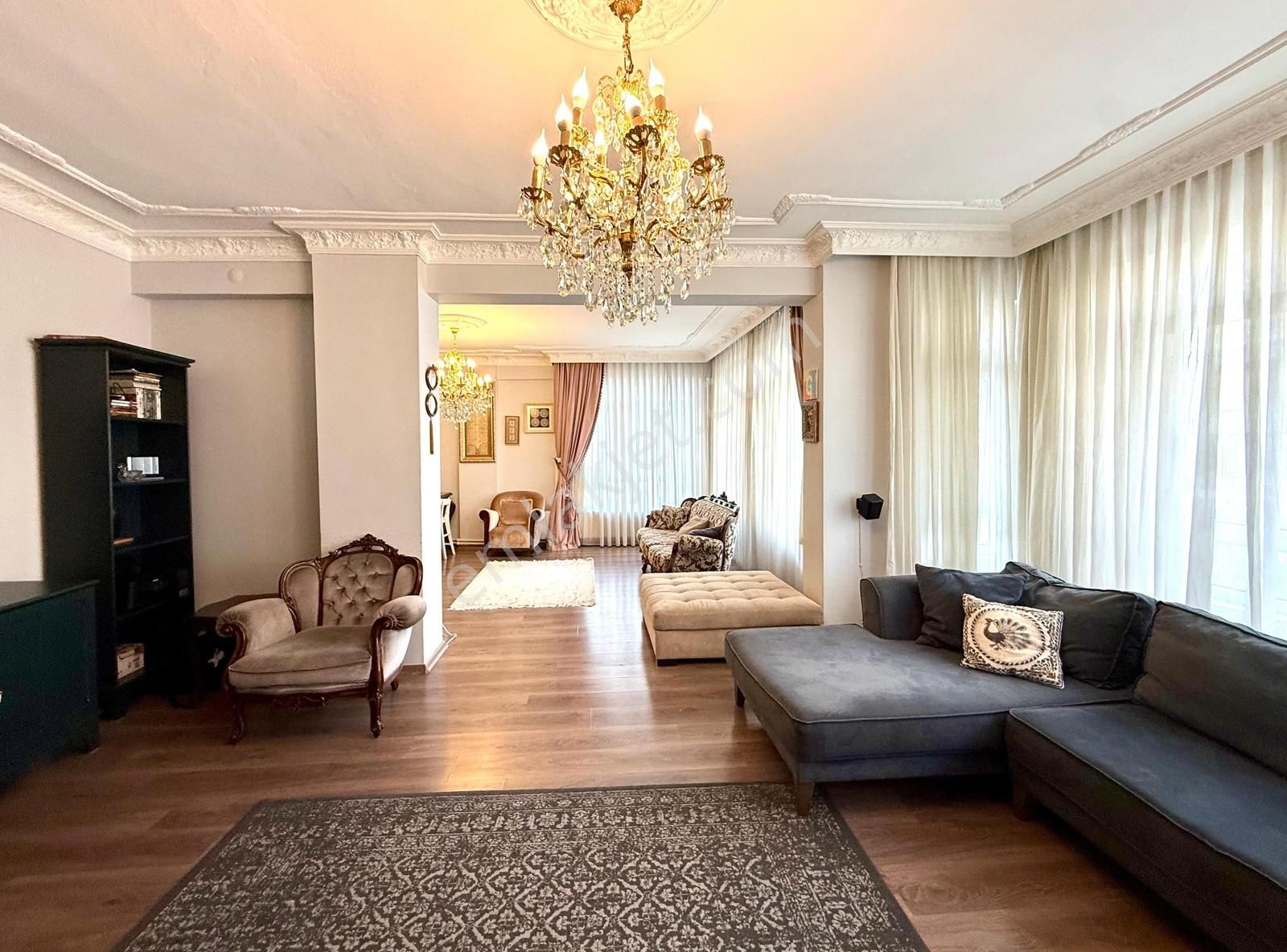 Şehrin Merkezinde Cumhuriyet Meydanına Yakın 4+1 Satılık Daıre - Görsel 4