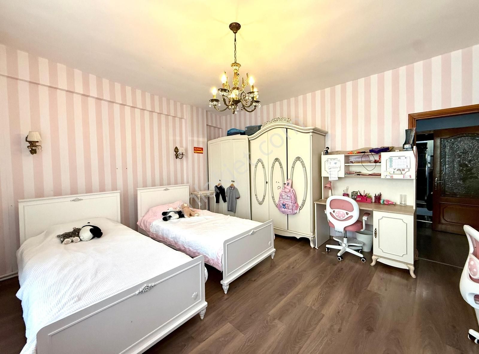 Şehrin Merkezinde Cumhuriyet Meydanına Yakın 4+1 Satılık Daıre - Görsel 9