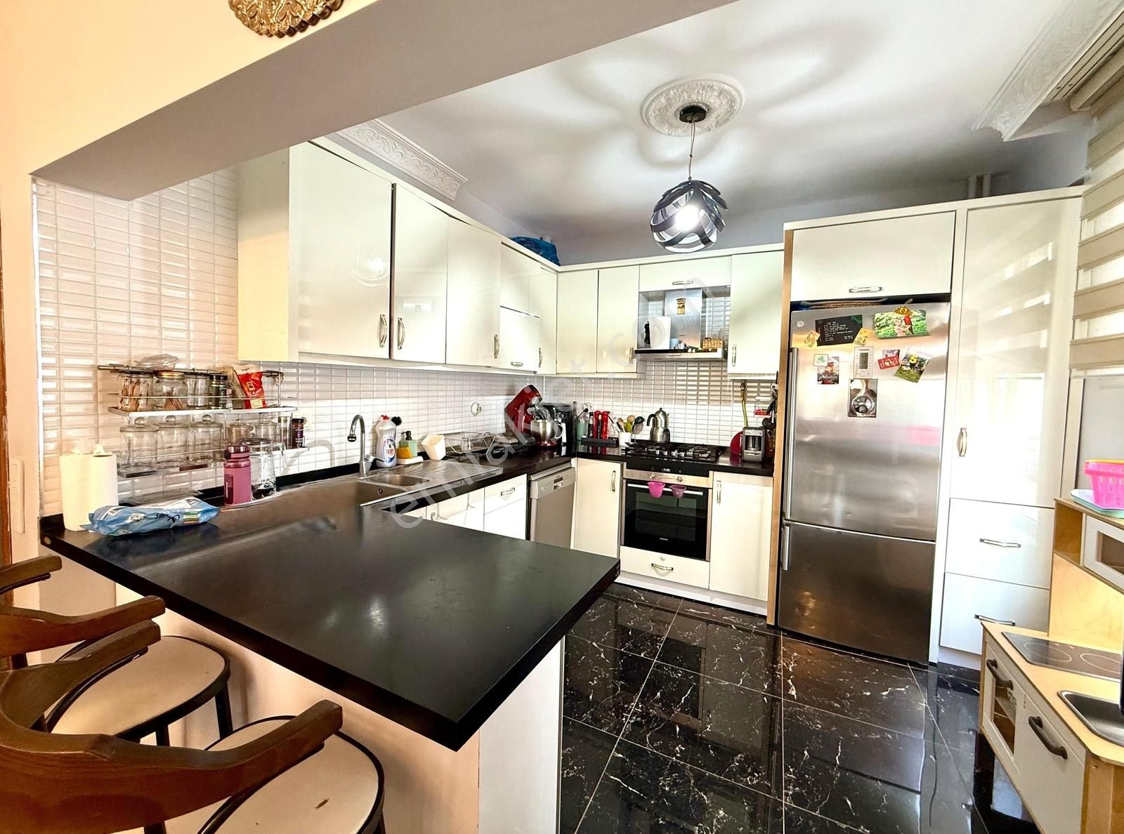 Şehrin Merkezinde Cumhuriyet Meydanına Yakın 4+1 Satılık Daıre - Görsel 13