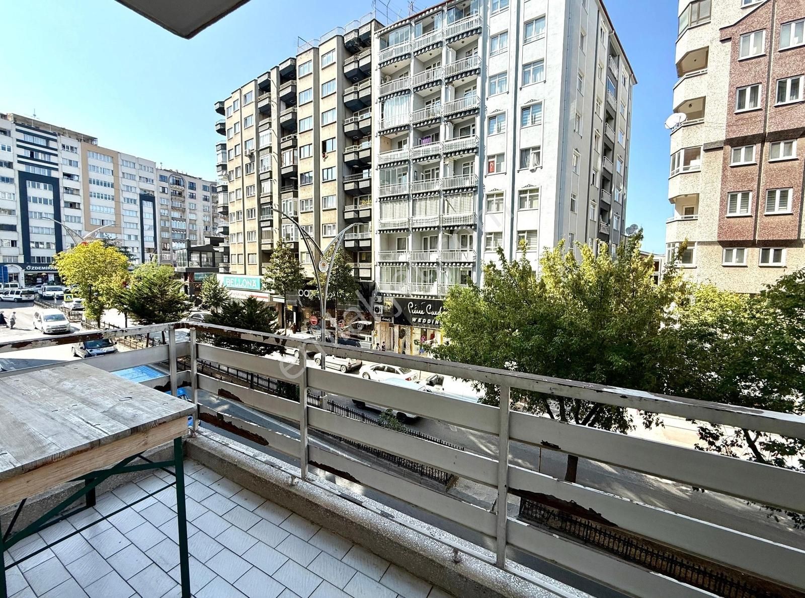 Şehrin Merkezinde Cumhuriyet Meydanına Yakın 4+1 Satılık Daıre - Görsel 16