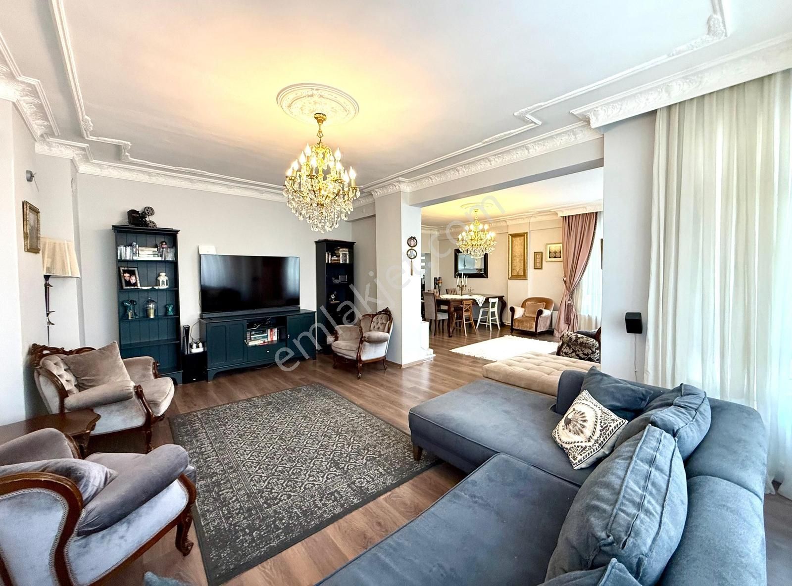 Şehrin Merkezinde Cumhuriyet Meydanına Yakın 4+1 Satılık Daıre - Görsel 3