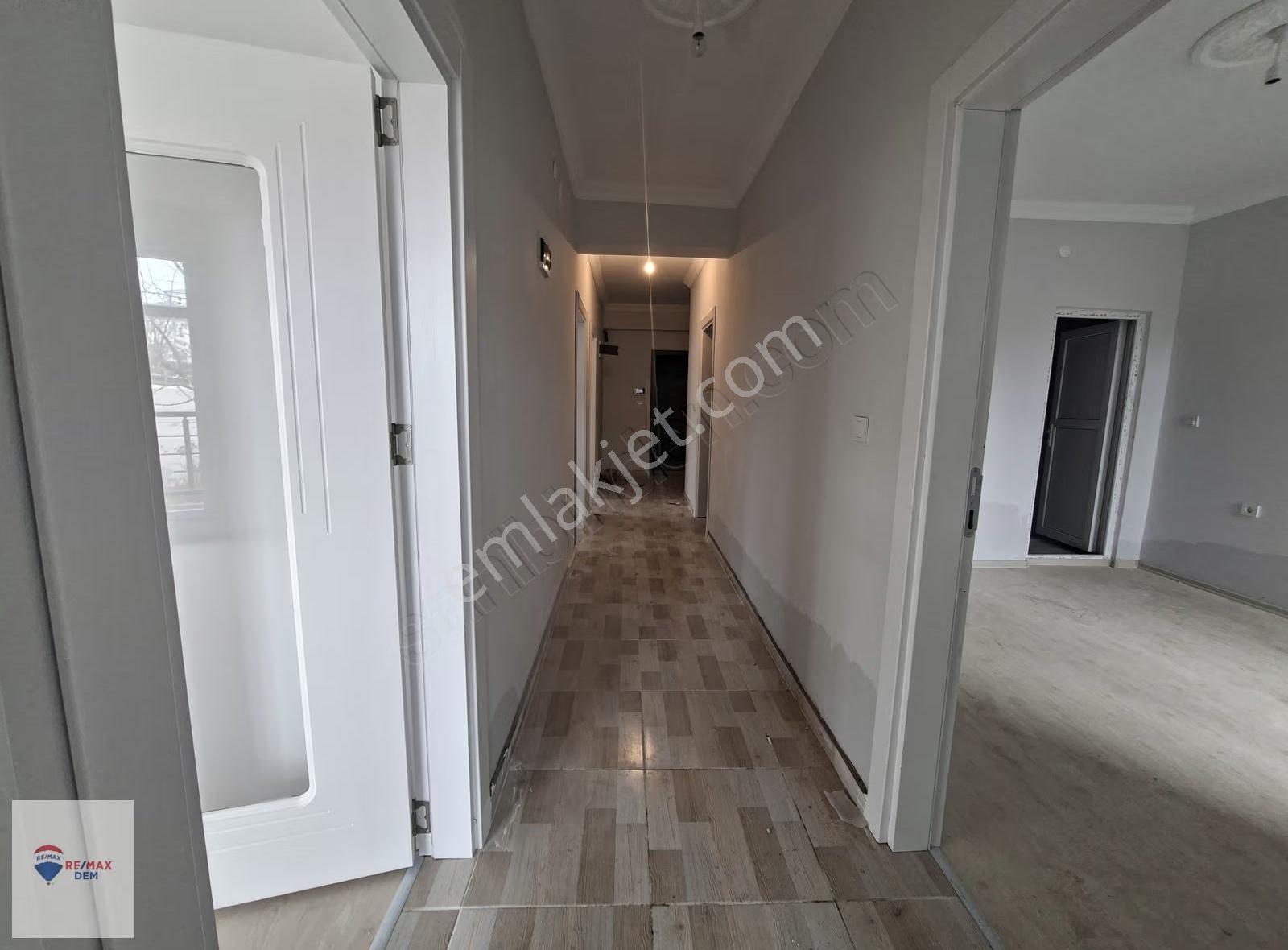 Remax Dem'den Halitpaşa Mahalesi Satılık 3+1 Fırsat Daire - Görsel 10