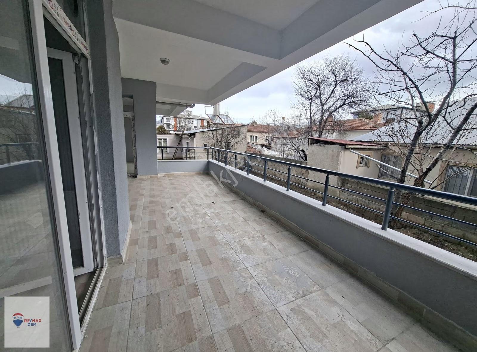 Remax Dem'den Halitpaşa Mahalesi Satılık 3+1 Fırsat Daire - Görsel 11