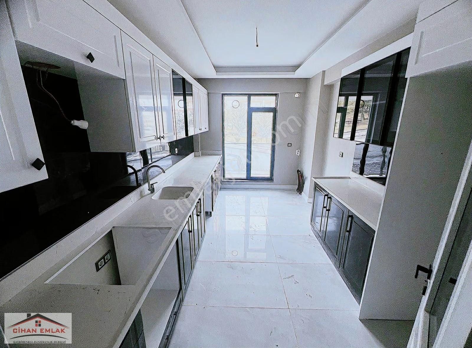 Sancaktepede Park Manzaralı Kırıkkaleliler Cadde Üzeri 3+1 Daire