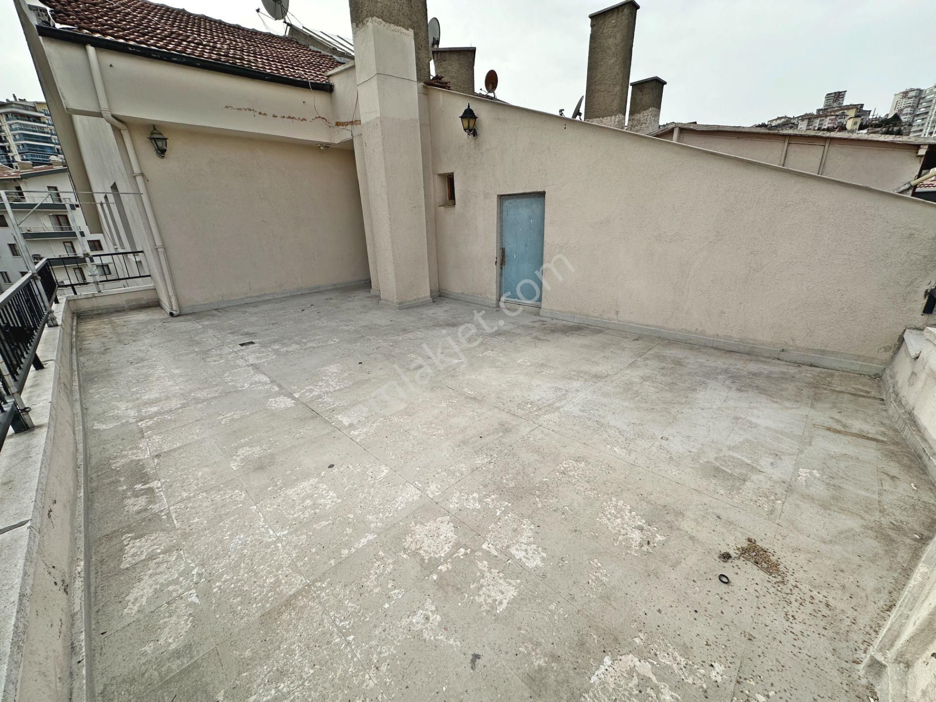 Misket Düzlükte Tren Yakını Açık Teraslı 4+1 Kiralık Dublex - Görsel 27