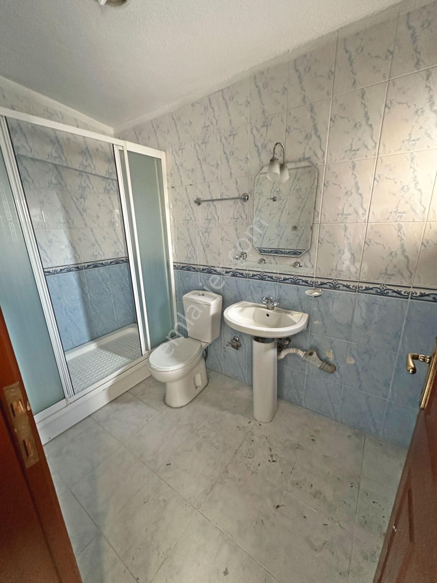 Misket Düzlükte Tren Yakını Açık Teraslı 4+1 Kiralık Dublex - Görsel 17