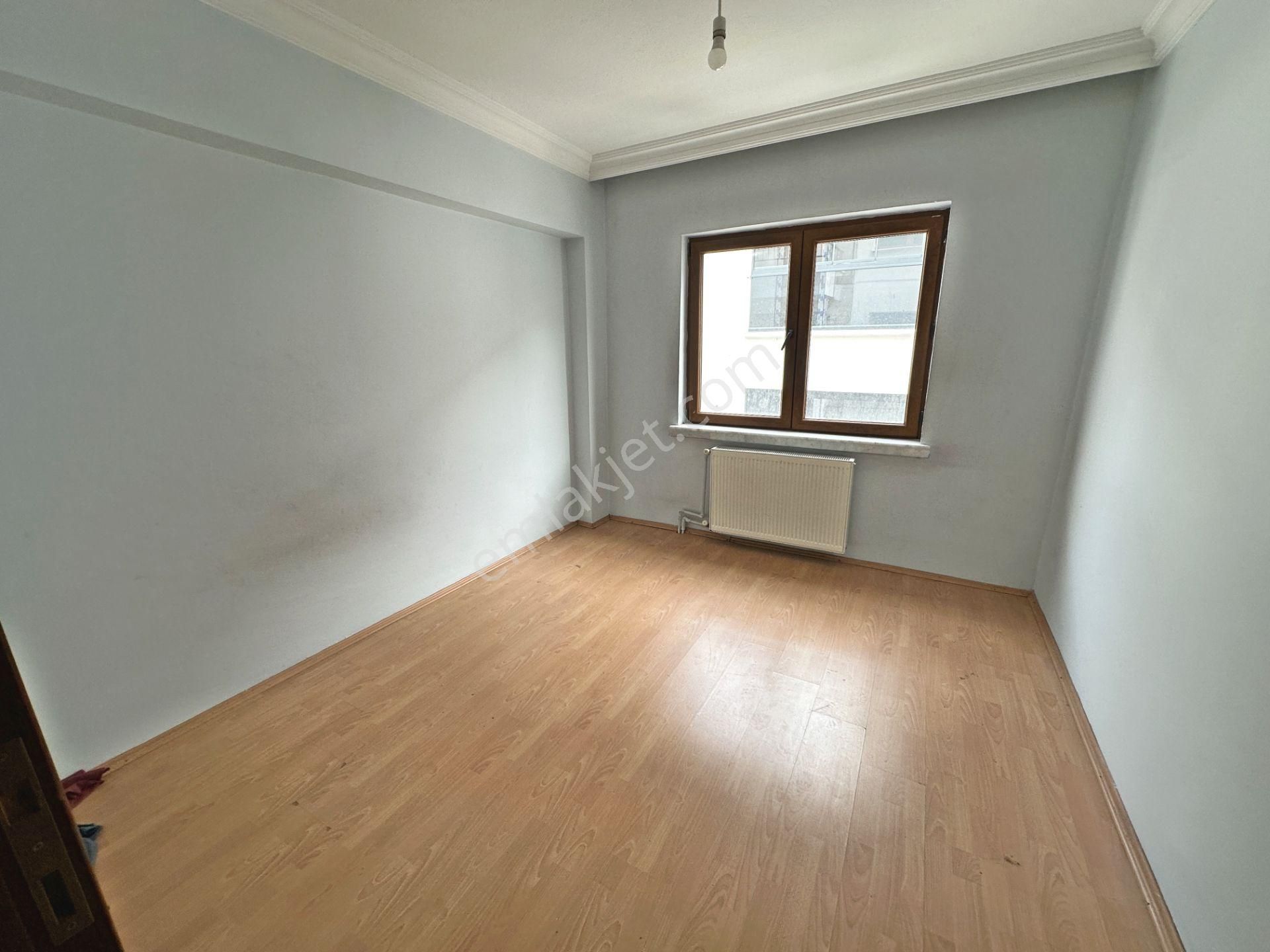 Misket Düzlükte Tren Yakını Açık Teraslı 4+1 Kiralık Dublex - Görsel 11