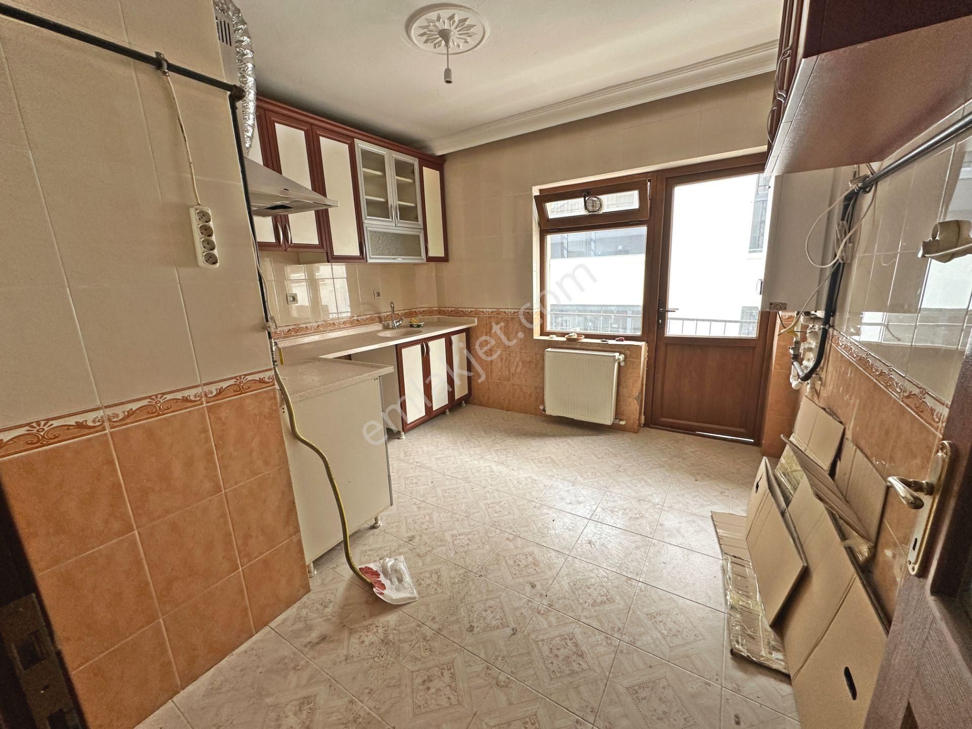 Misket Düzlükte Tren Yakını Açık Teraslı 4+1 Kiralık Dublex - Görsel 5