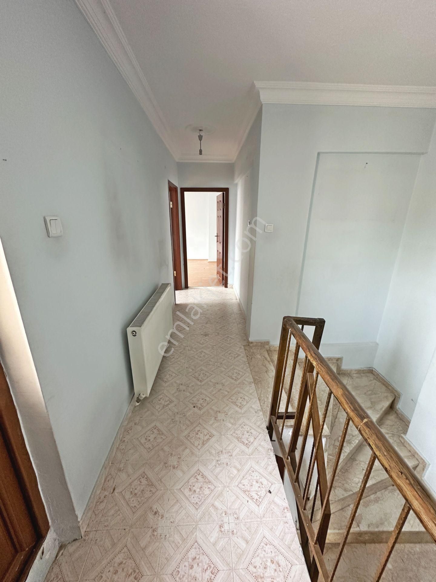 Misket Düzlükte Tren Yakını Açık Teraslı 4+1 Kiralık Dublex - Görsel 20