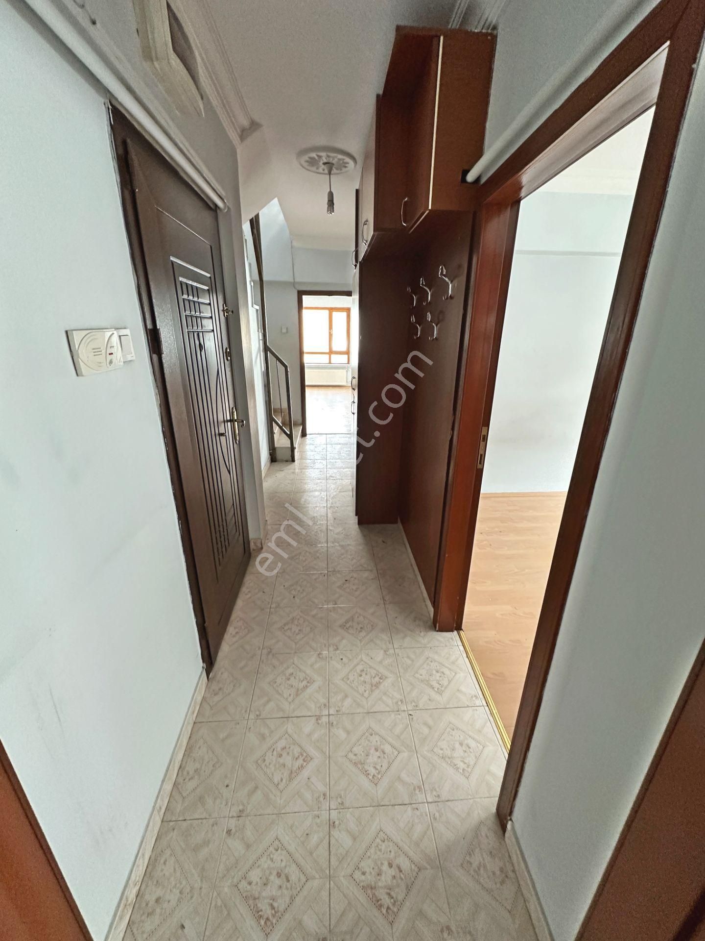 Misket Düzlükte Tren Yakını Açık Teraslı 4+1 Kiralık Dublex - Görsel 16