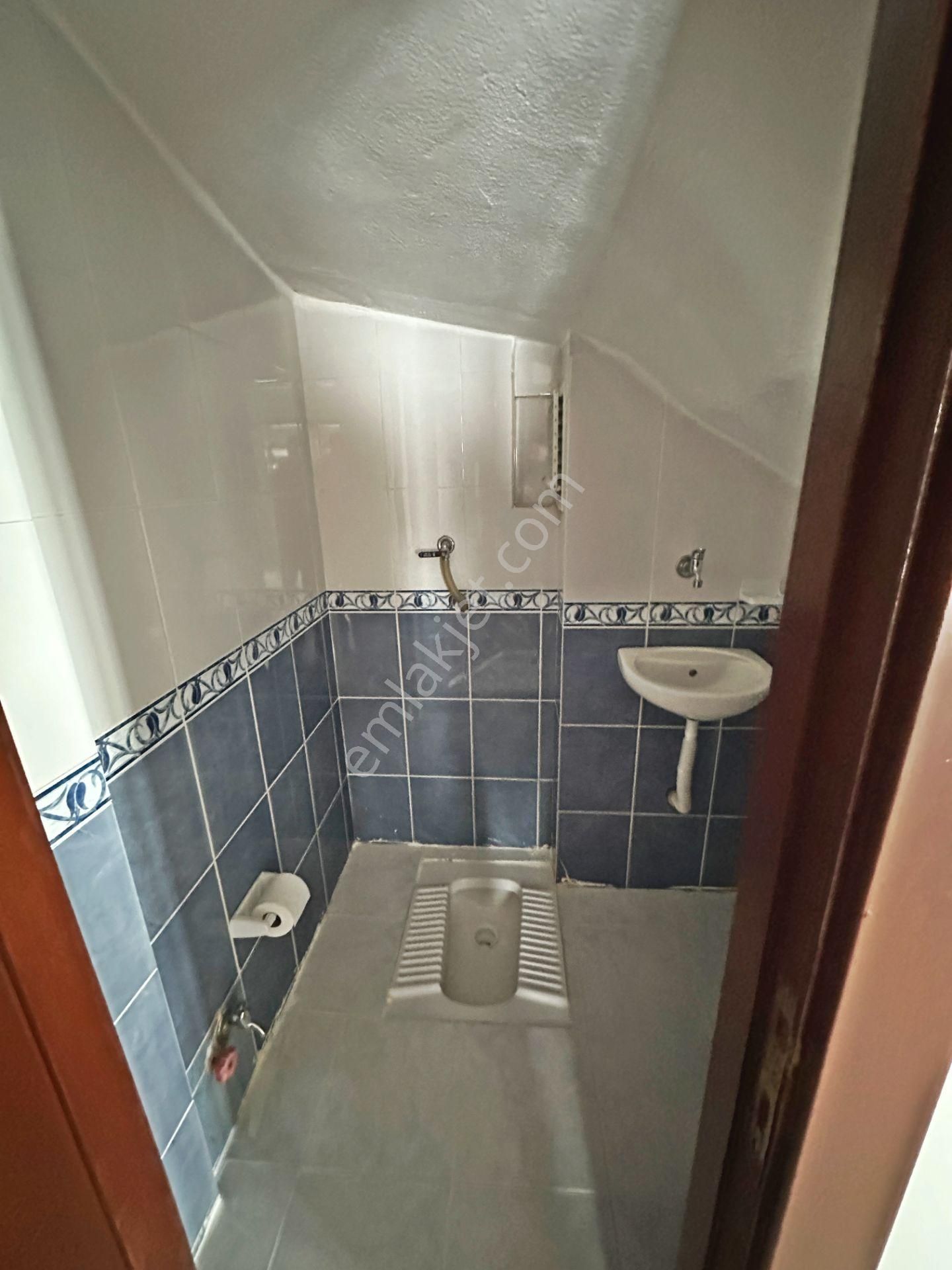 Misket Düzlükte Tren Yakını Açık Teraslı 4+1 Kiralık Dublex - Görsel 10