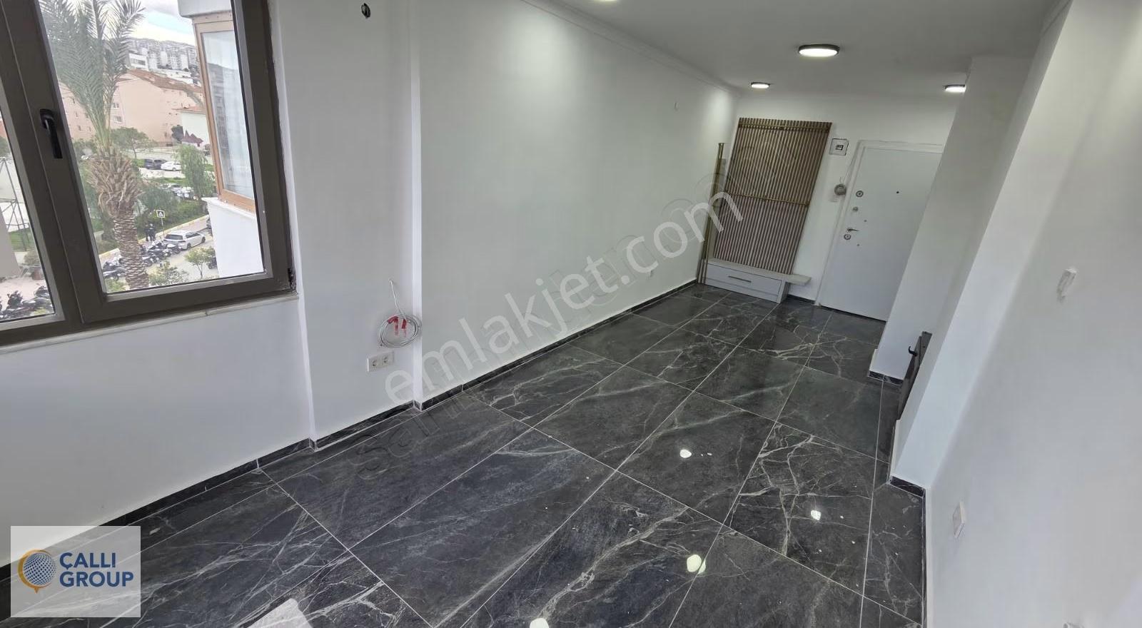 Kuşadası Merkez İhsan Sürücü İş Hanında 3.kat Asansörlü Ofis - Görsel 20
