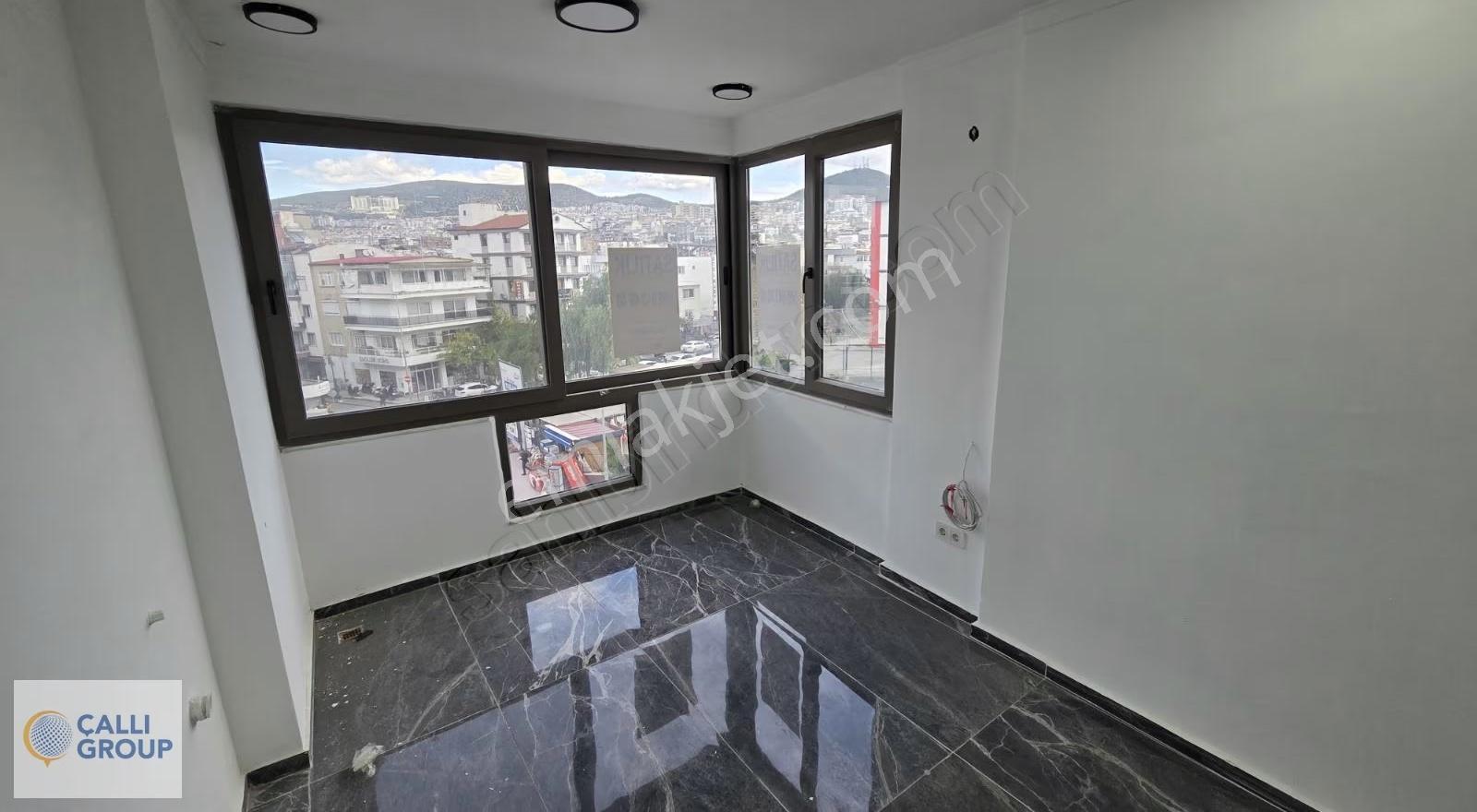 Kuşadası Merkez İhsan Sürücü İş Hanında 3.kat Asansörlü Ofis - Görsel 3