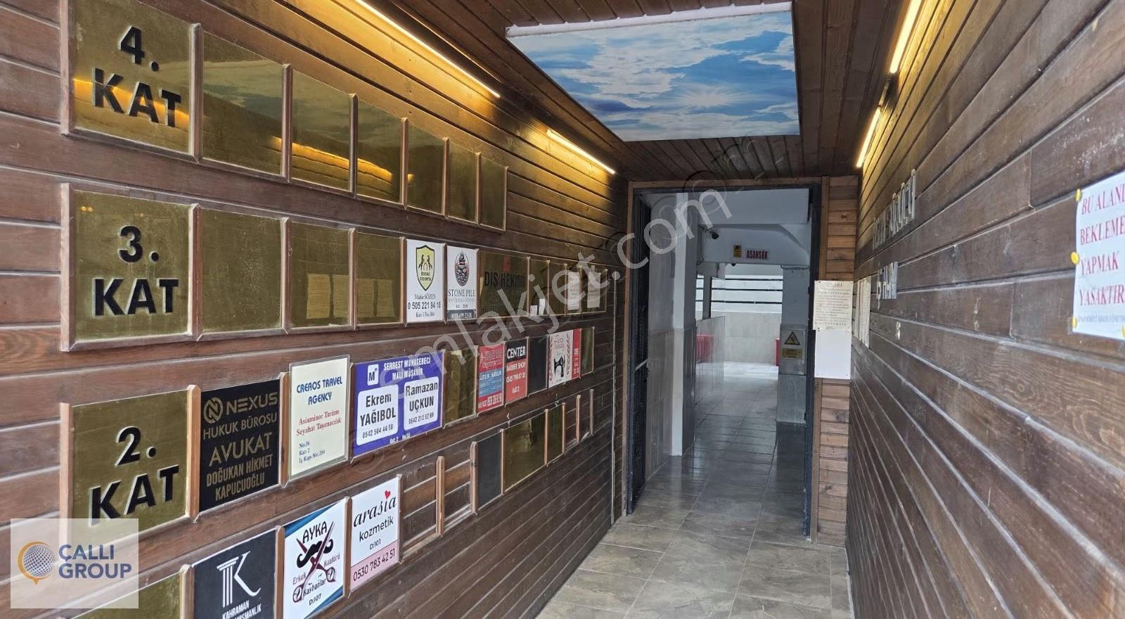 Kuşadası Merkez İhsan Sürücü İş Hanında 3.kat Asansörlü Ofis - Görsel 11