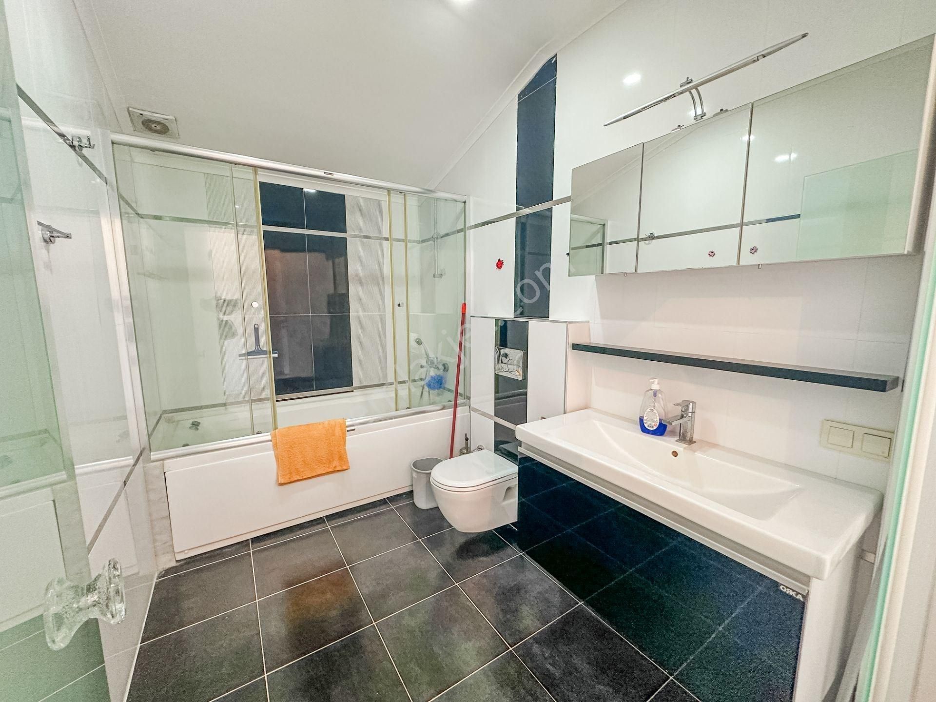 Alanya Kestel’de Denize Sıfır | Eşyalı 3+1 Dubleks Satılık Daire - Görsel 17