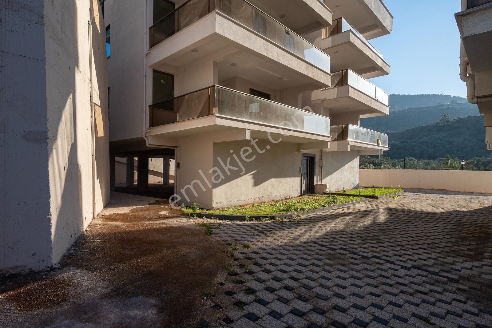 Kurşunlu'da Havuz Manzaralı 3+1 Satılık Sıfır Daire - Görsel 33