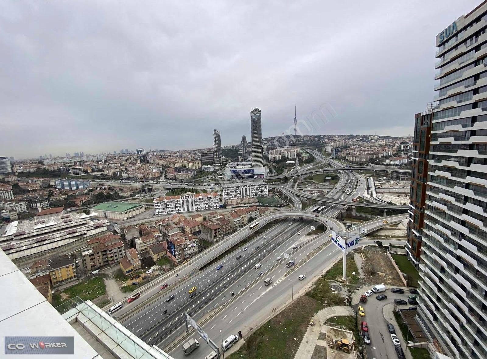 Havuzlu Sitede, Teraslı, Manzaralı, Boş 3+1