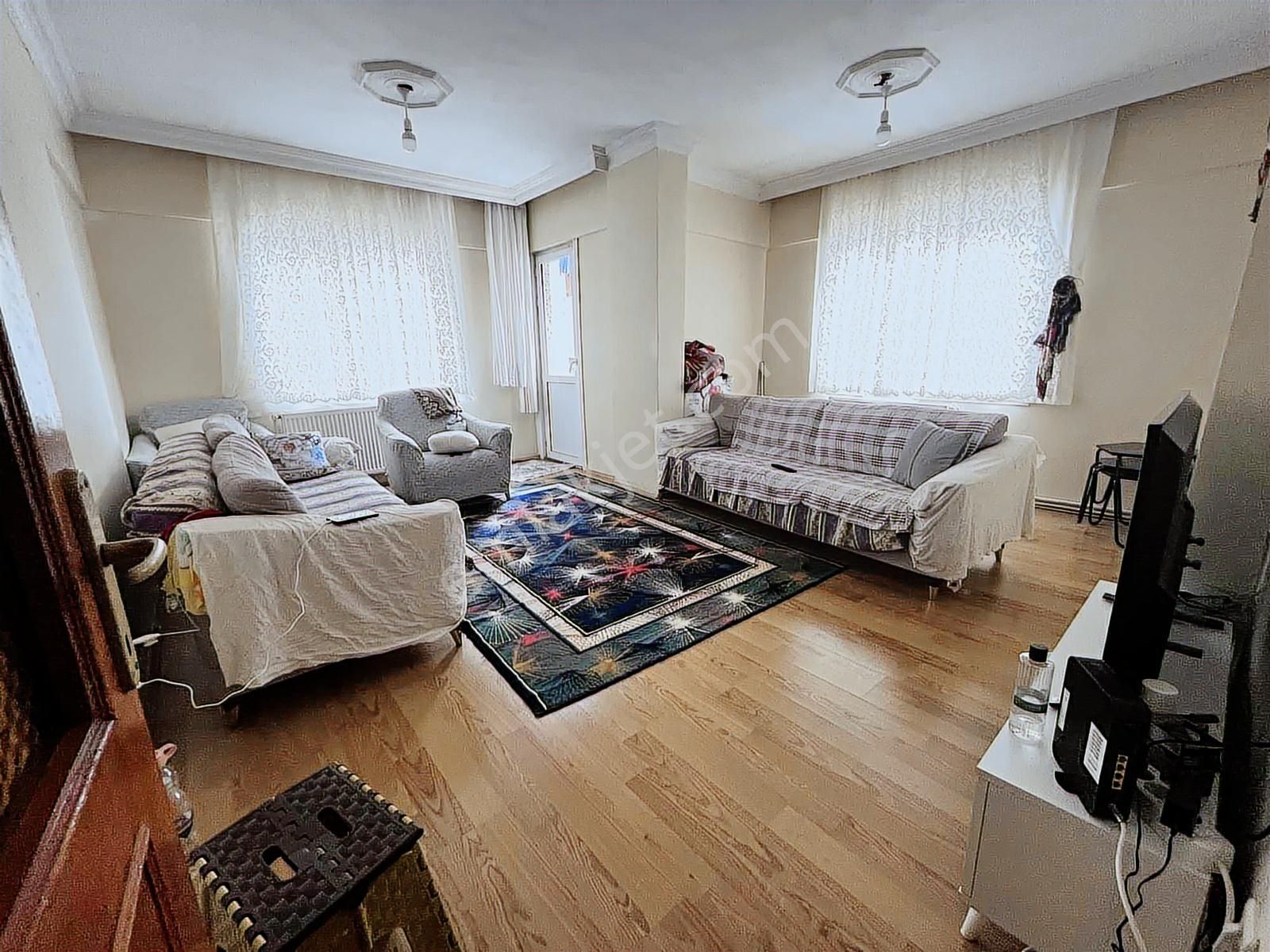 Maltepe Zümrütevlerde Öz İş Sitesi Site İçerisinde 3+1 120 M2