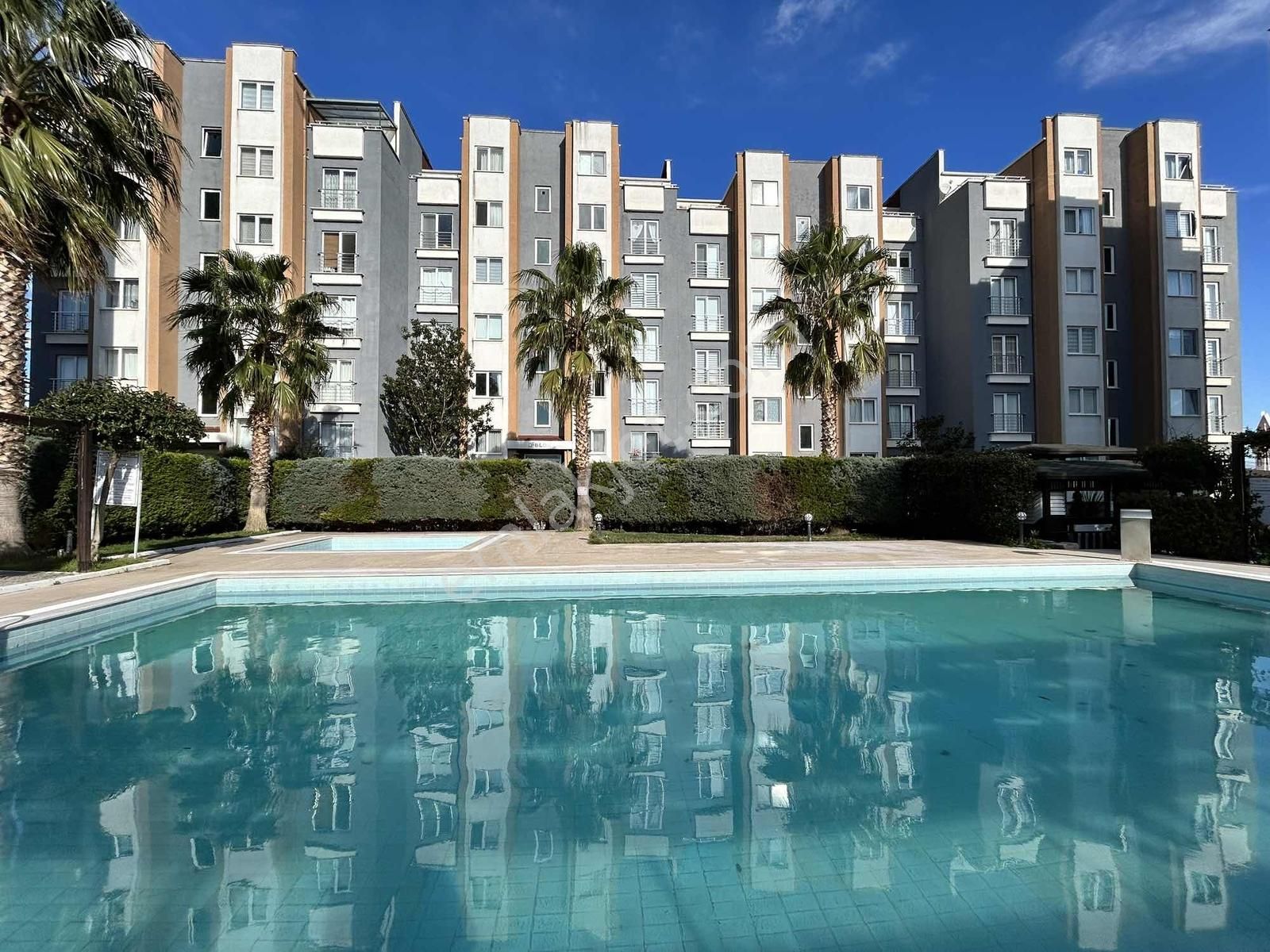 Mudanya Güzelyalı Site İçerisinde Havuzlu Satılık 2+1 Daire
