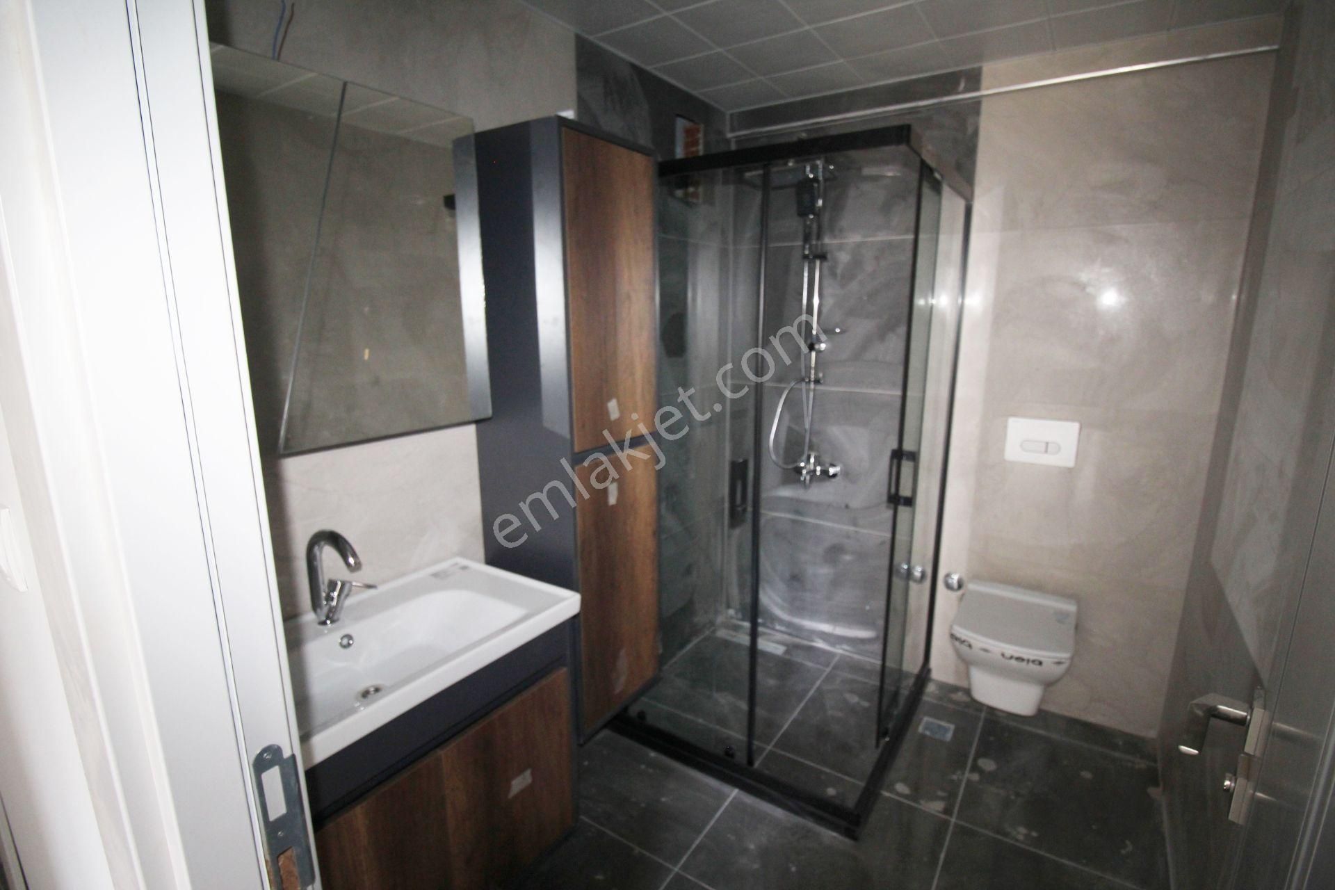 Krc'den Site İçerisinde Caddeye Tren İstasyonuna Y.lüx Sıfır 3+1 - Görsel 15