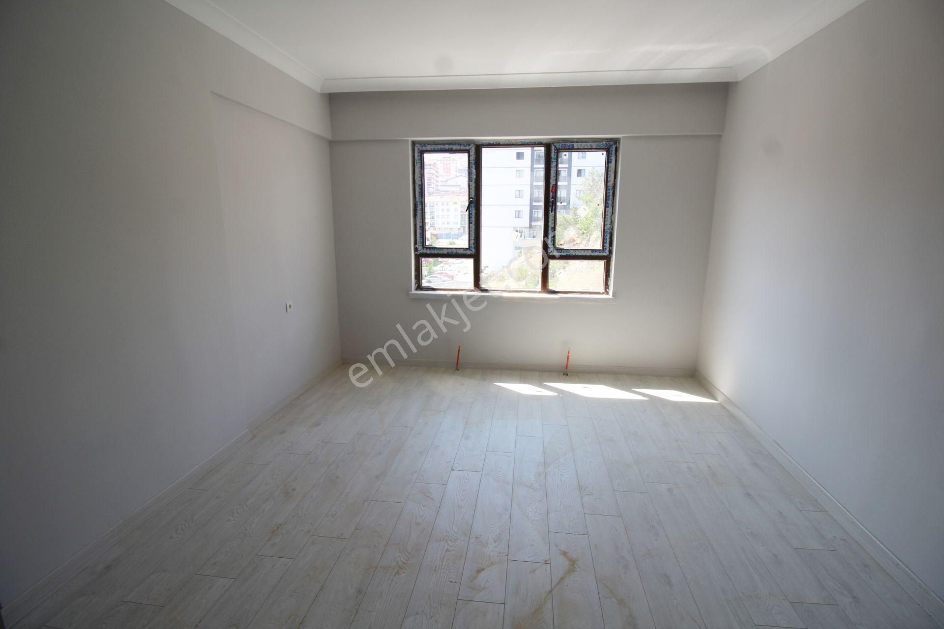 Krc'den Site İçerisinde Caddeye Tren İstasyonuna Y.lüx Sıfır 3+1 - Görsel 7