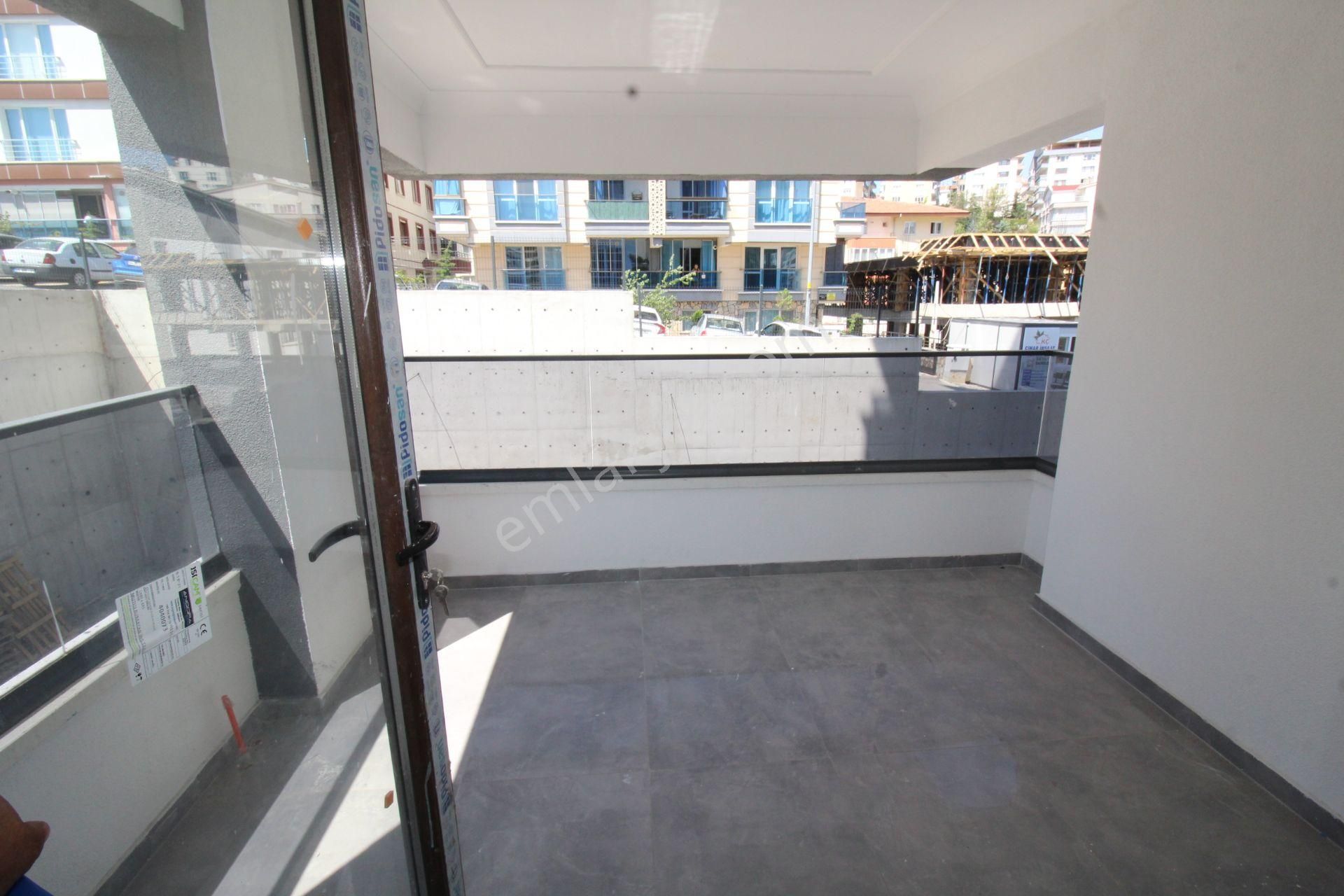 Krc'den Site İçerisinde Caddeye Tren İstasyonuna Y.lüx Sıfır 3+1 - Görsel 5