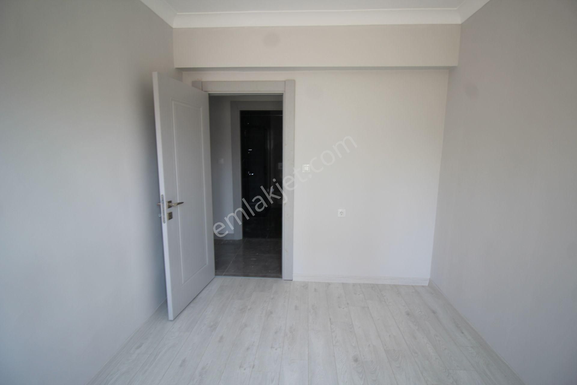 Krc'den Site İçerisinde Caddeye Tren İstasyonuna Y.lüx Sıfır 3+1 - Görsel 10