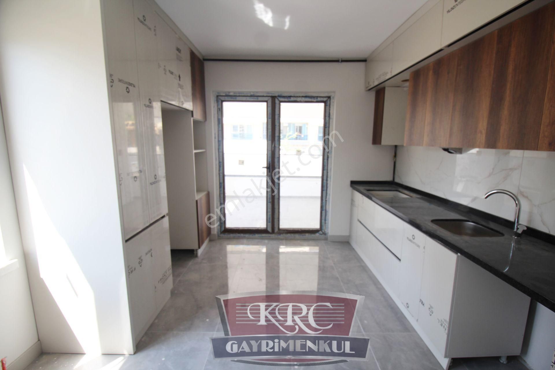 Krc'den Site İçerisinde Caddeye Tren İstasyonuna Y.lüx Sıfır 3+1