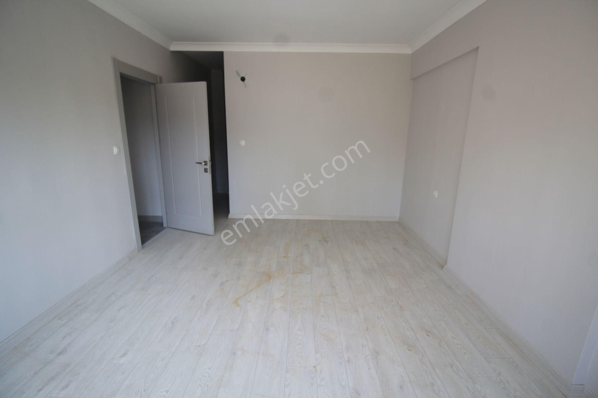 Krc'den Site İçerisinde Caddeye Tren İstasyonuna Y.lüx Sıfır 3+1 - Görsel 8