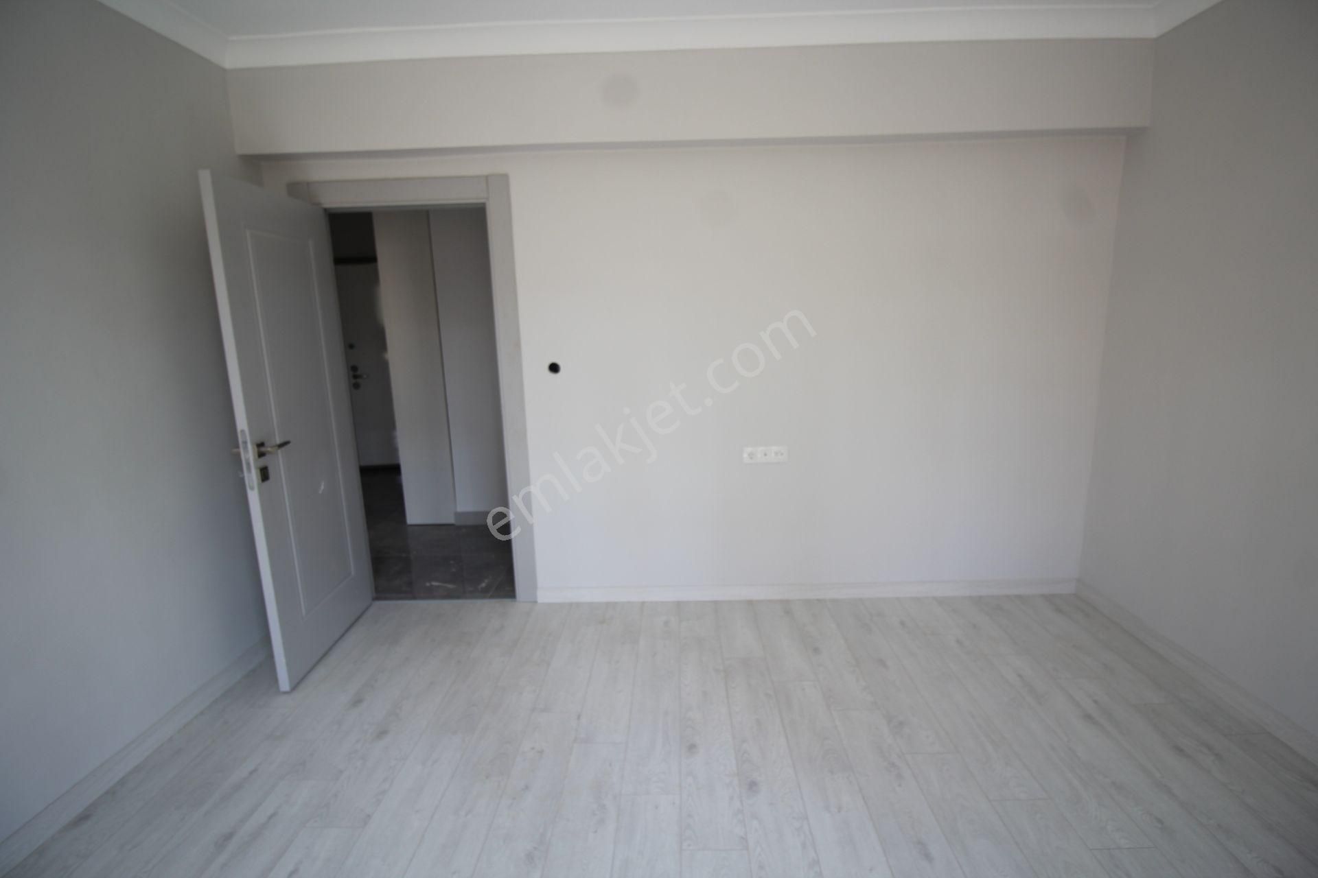 Krc'den Site İçerisinde Caddeye Tren İstasyonuna Y.lüx Sıfır 3+1 - Görsel 12