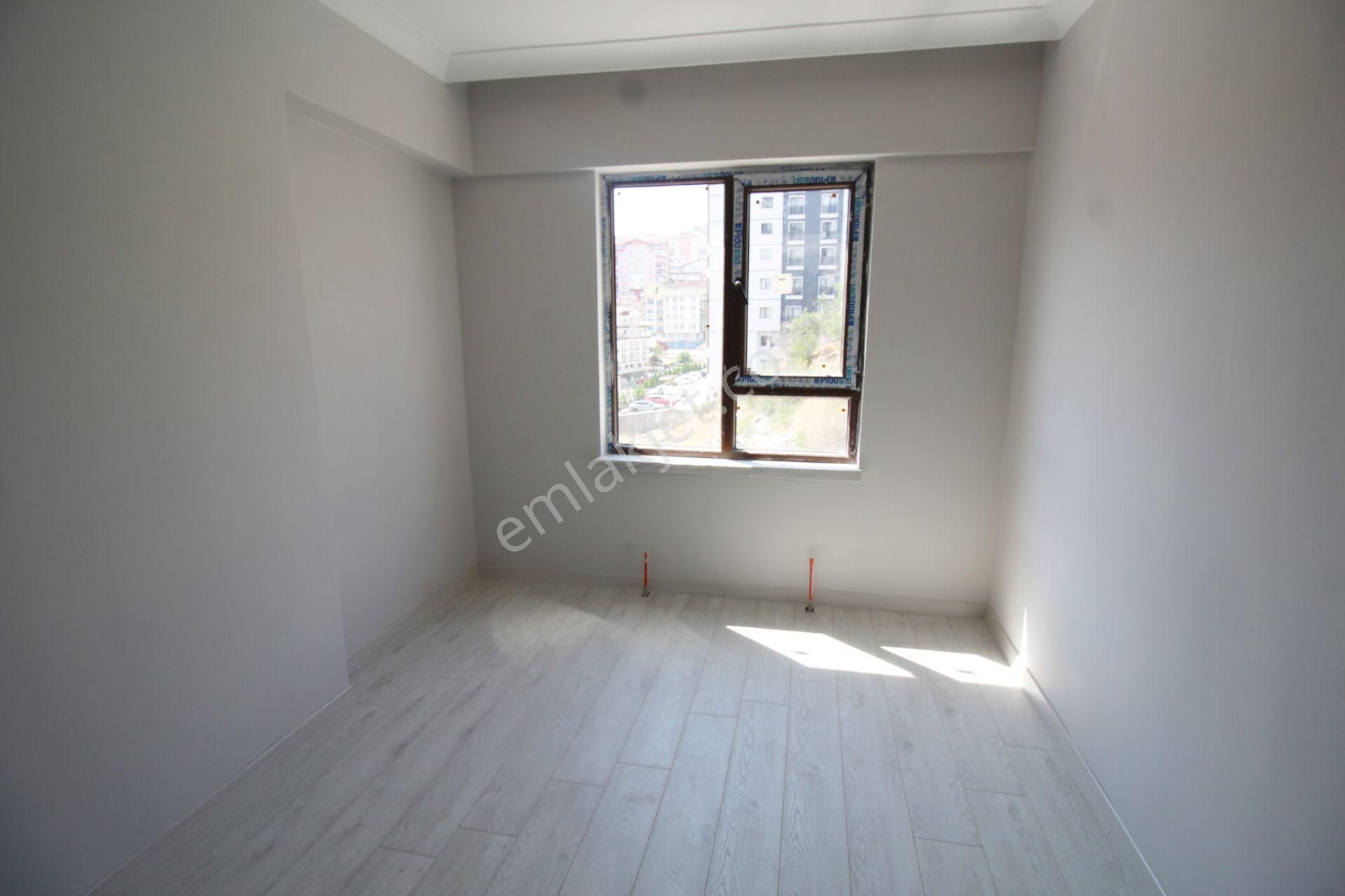 Krc'den Site İçerisinde Caddeye Tren İstasyonuna Y.lüx Sıfır 3+1 - Görsel 9