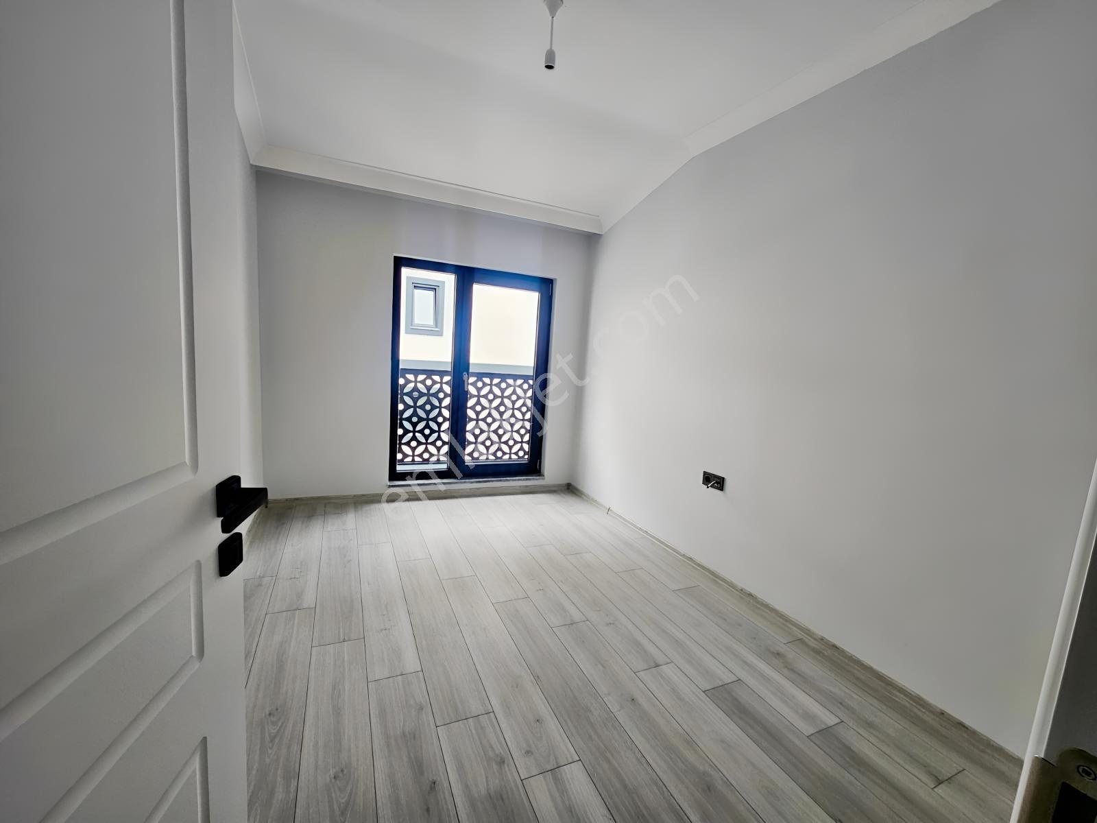 Bağçeşmede Site'de 145 M2 3+1 E. Banyolu Çatı Dubleks - Görsel 30