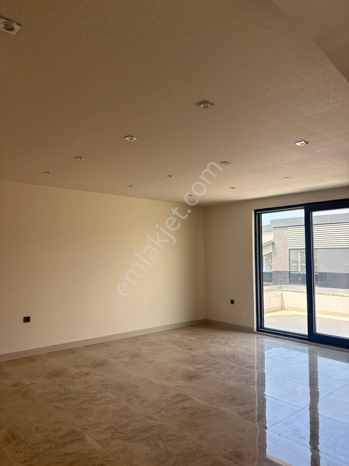 Kabaoğlunda Site İçinde 330m2 Bahçeli 360m2 Sıfır Tripleks Villa - Görsel 15