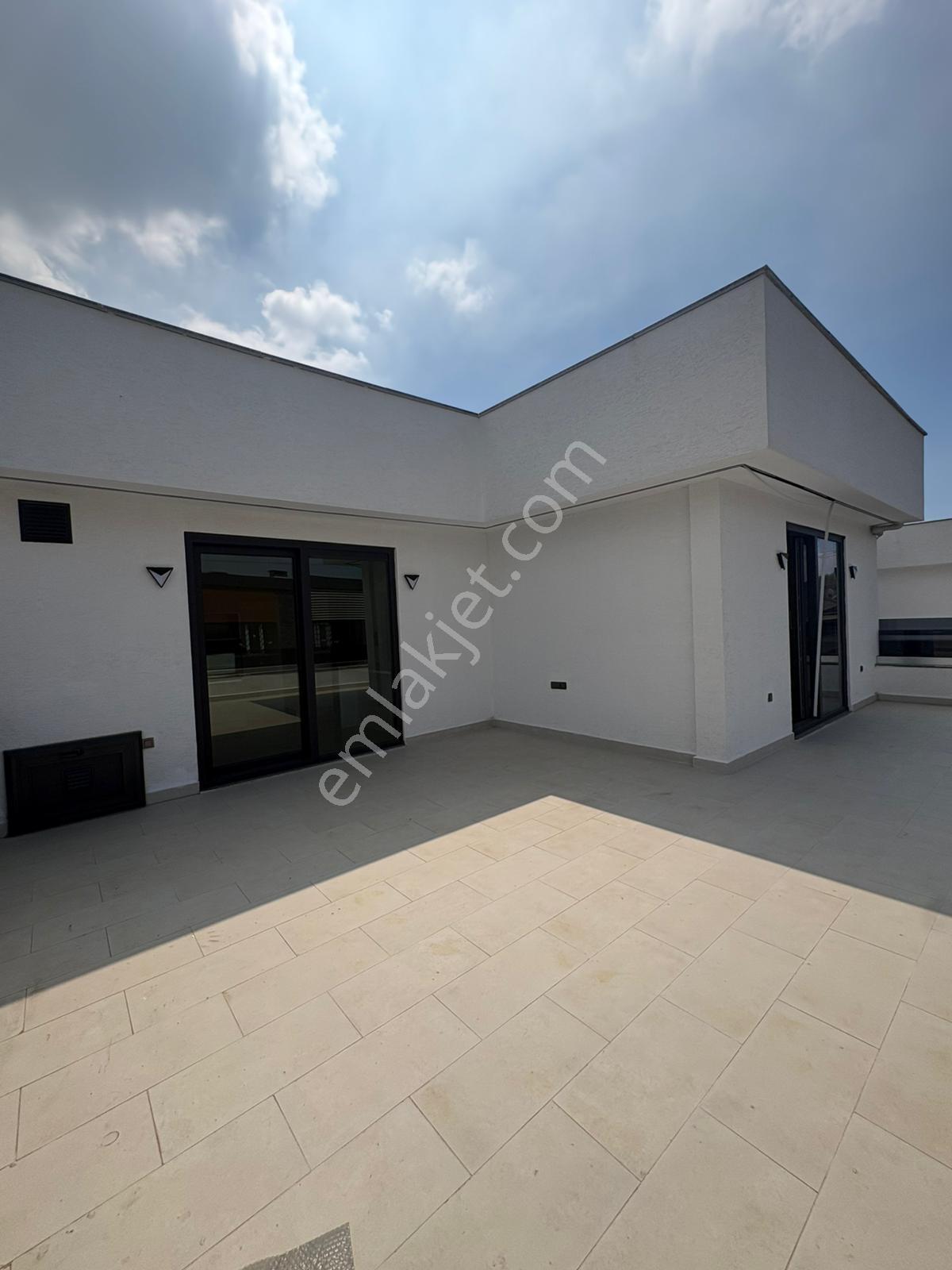 Kabaoğlunda Site İçinde 330m2 Bahçeli 360m2 Sıfır Tripleks Villa - Görsel 18