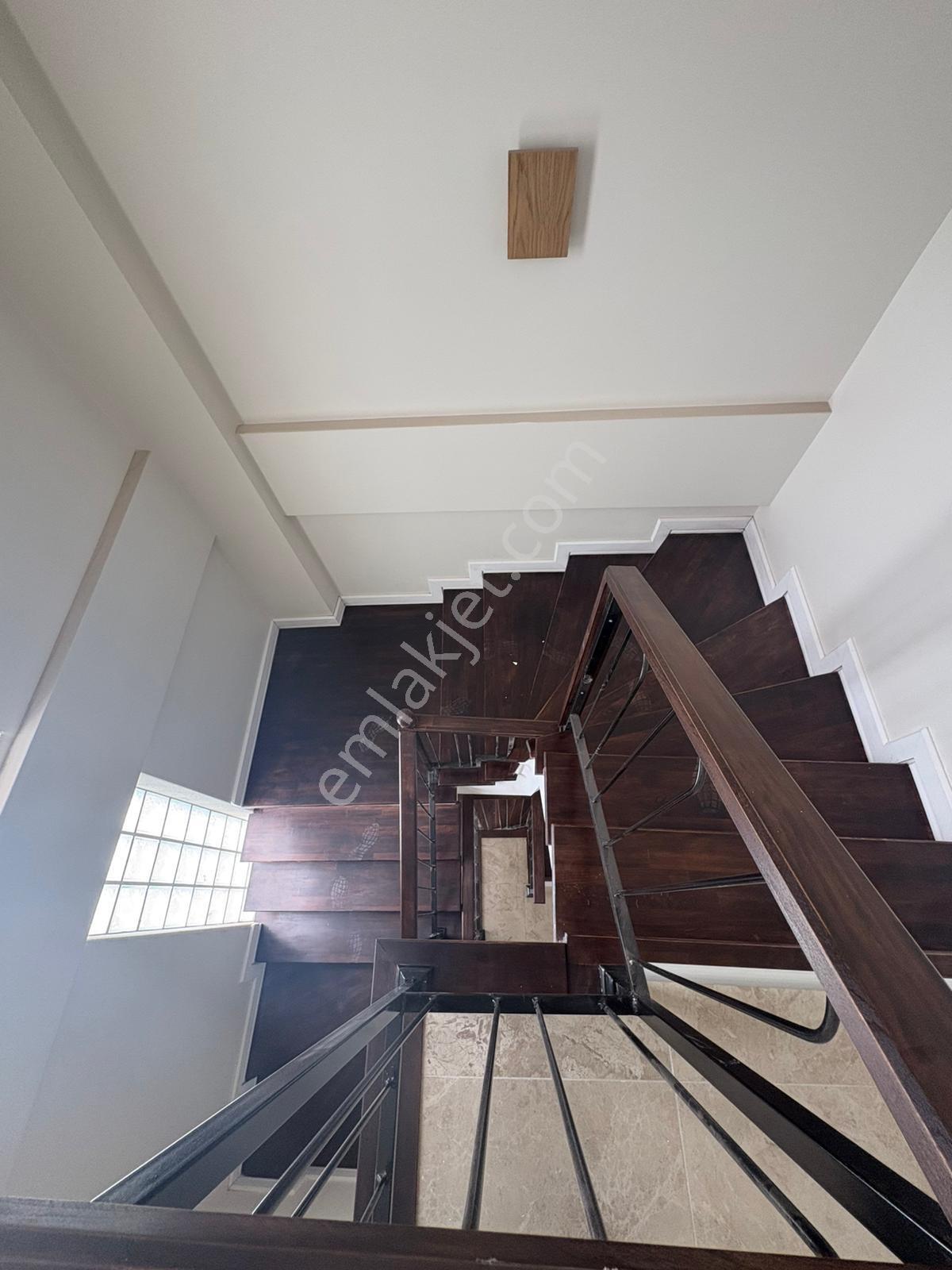 Kabaoğlunda Site İçinde 330m2 Bahçeli 360m2 Sıfır Tripleks Villa - Görsel 29