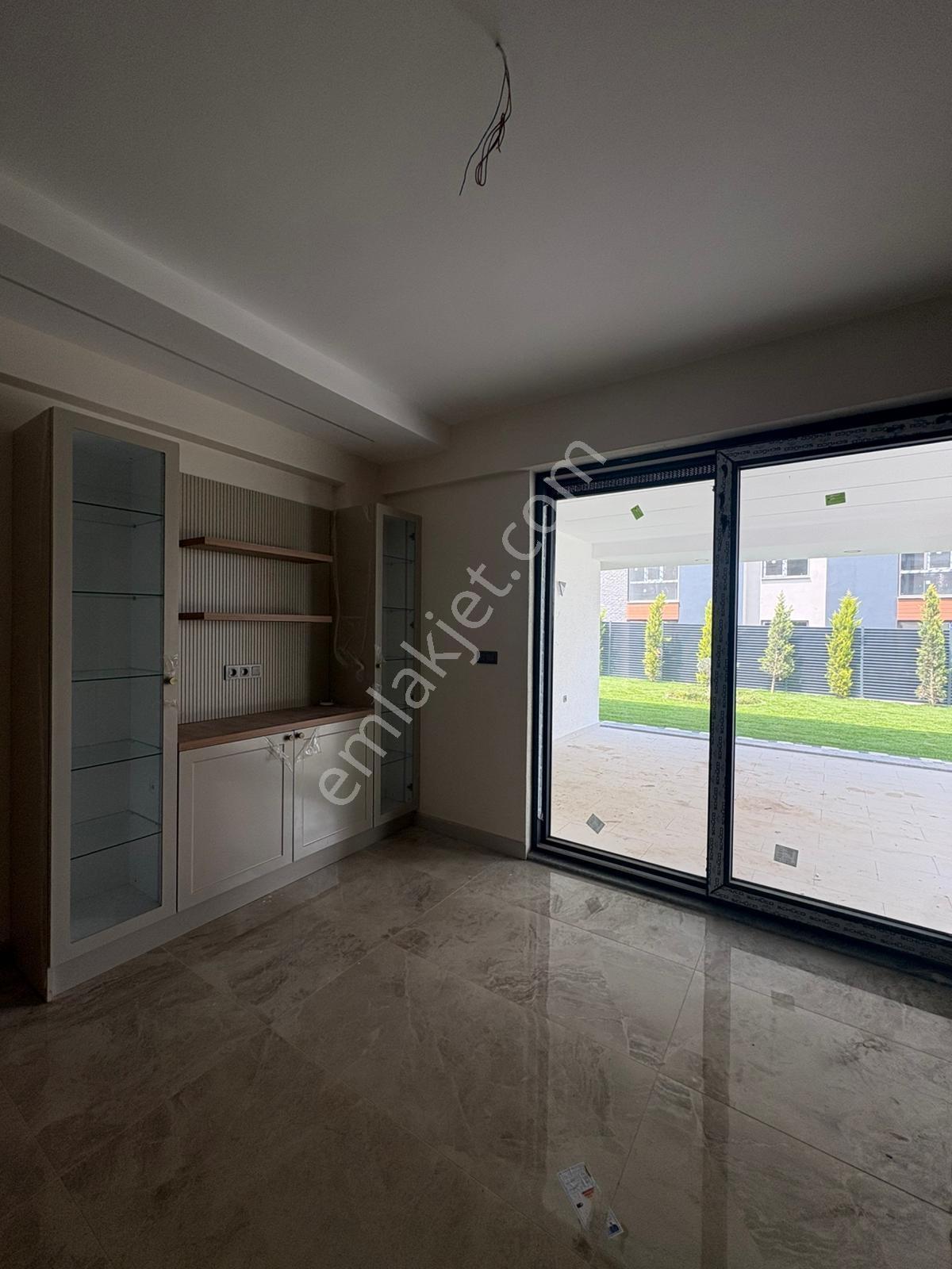 Kabaoğlunda Site İçinde 330m2 Bahçeli 360m2 Sıfır Tripleks Villa - Görsel 8