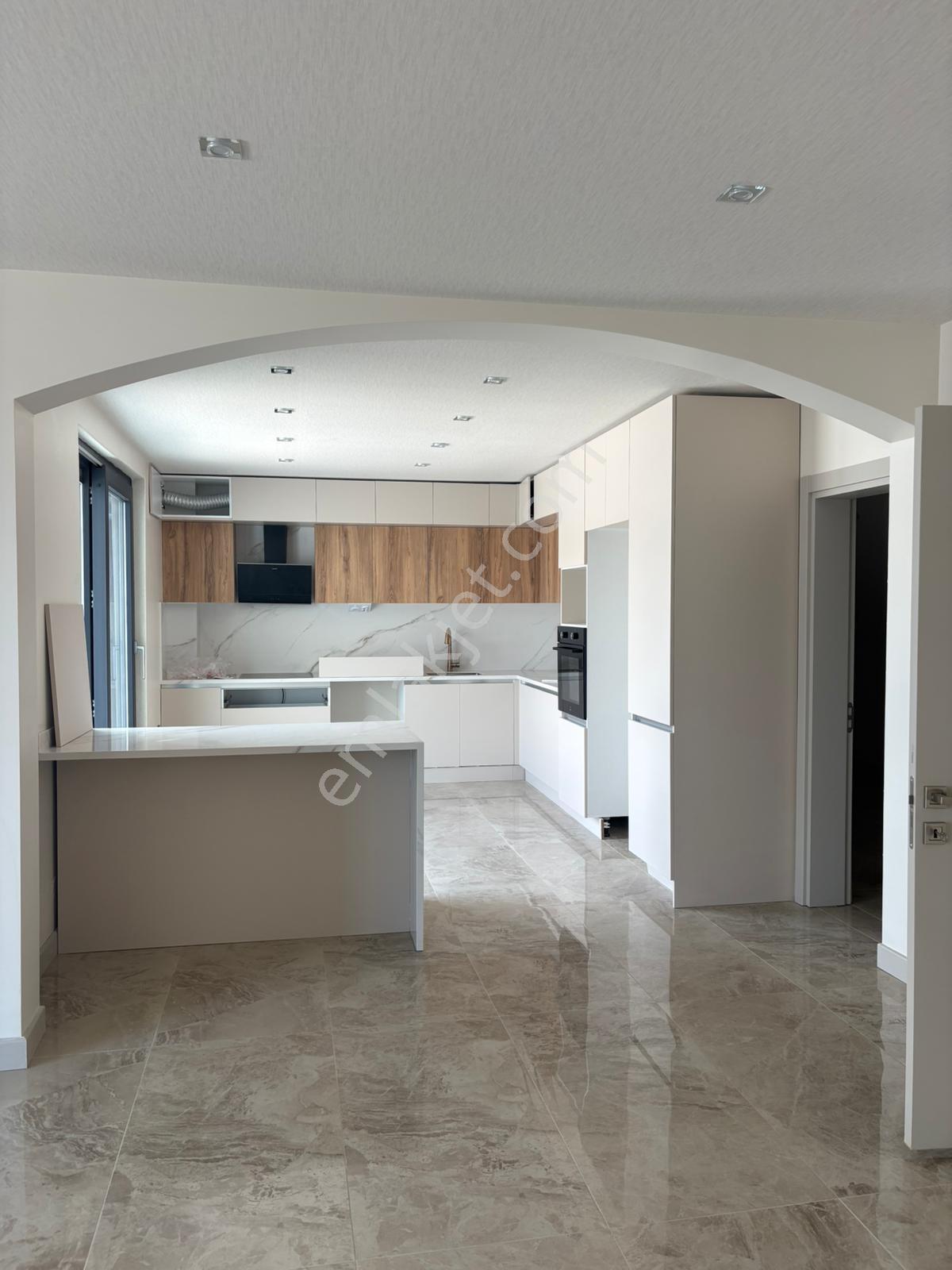 Kabaoğlunda Site İçinde 330m2 Bahçeli 360m2 Sıfır Tripleks Villa - Görsel 17