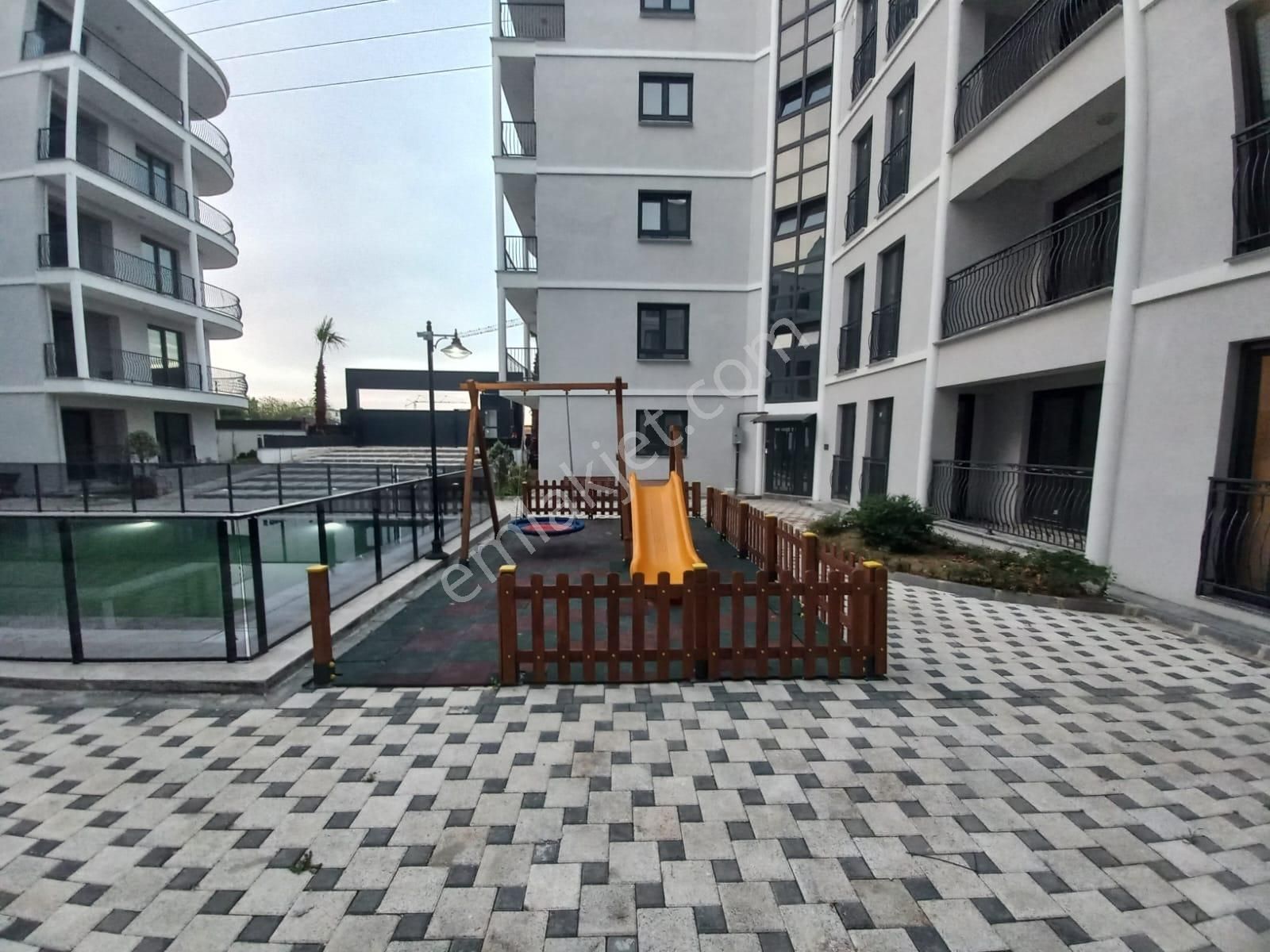 Kartepe Kent Meydanı Sitede Havuzlu,kapalı Otoparklı 3+1 Dubleks